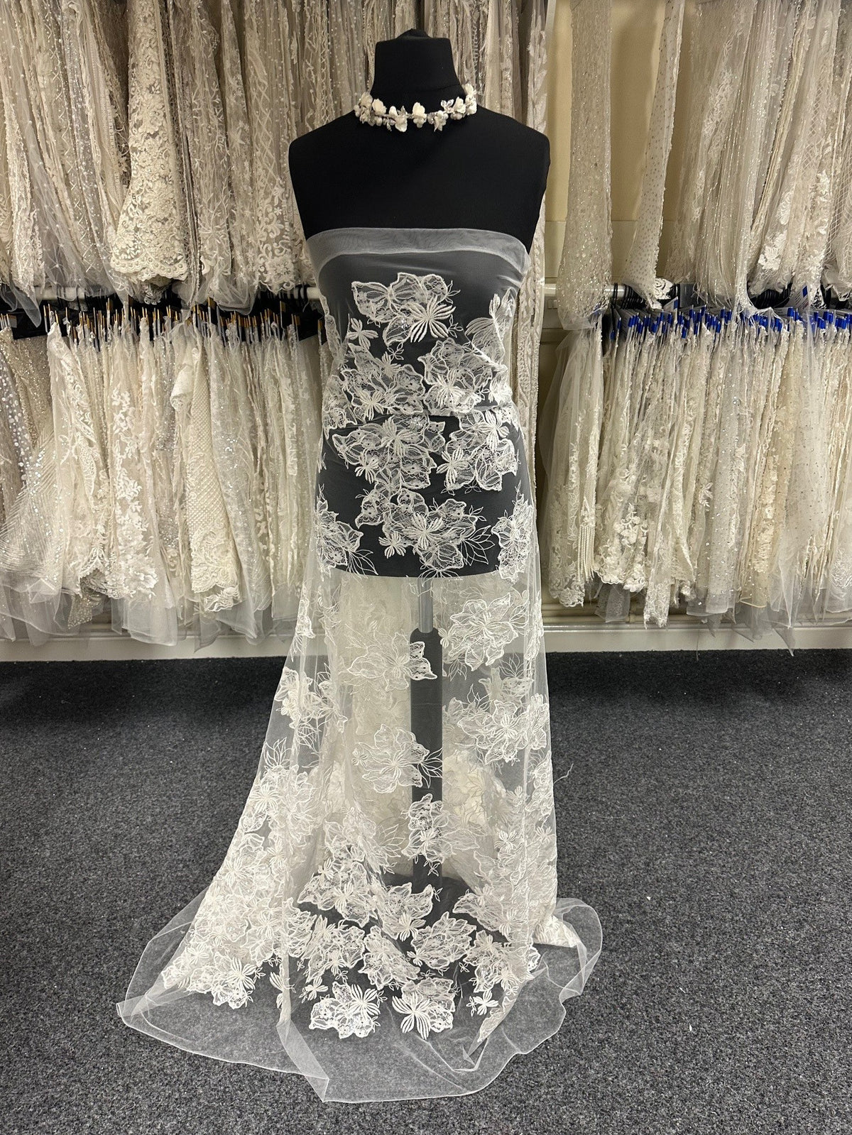 Elfenbeinfarbene Pailletten-Stickspitze – Palma