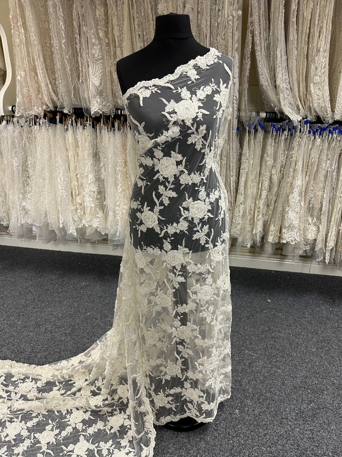 Elfenbeinfarbene Perlenspitze – Pamela