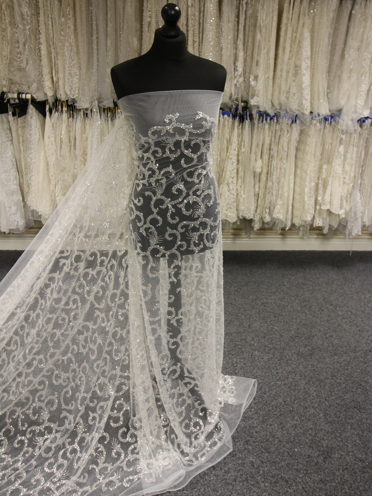 Elfenbeinfarbene Paillettenspitze – Paradeena