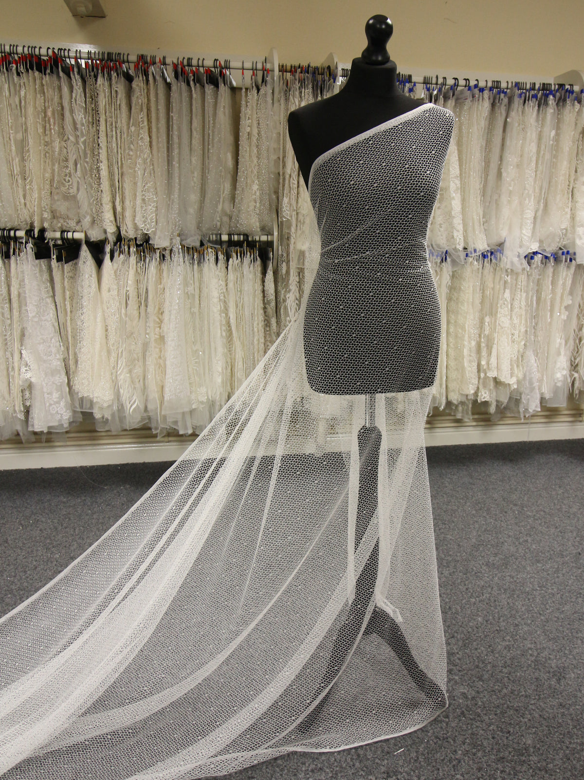 Elfenbeinfarbene Raschelspitze – Paradise