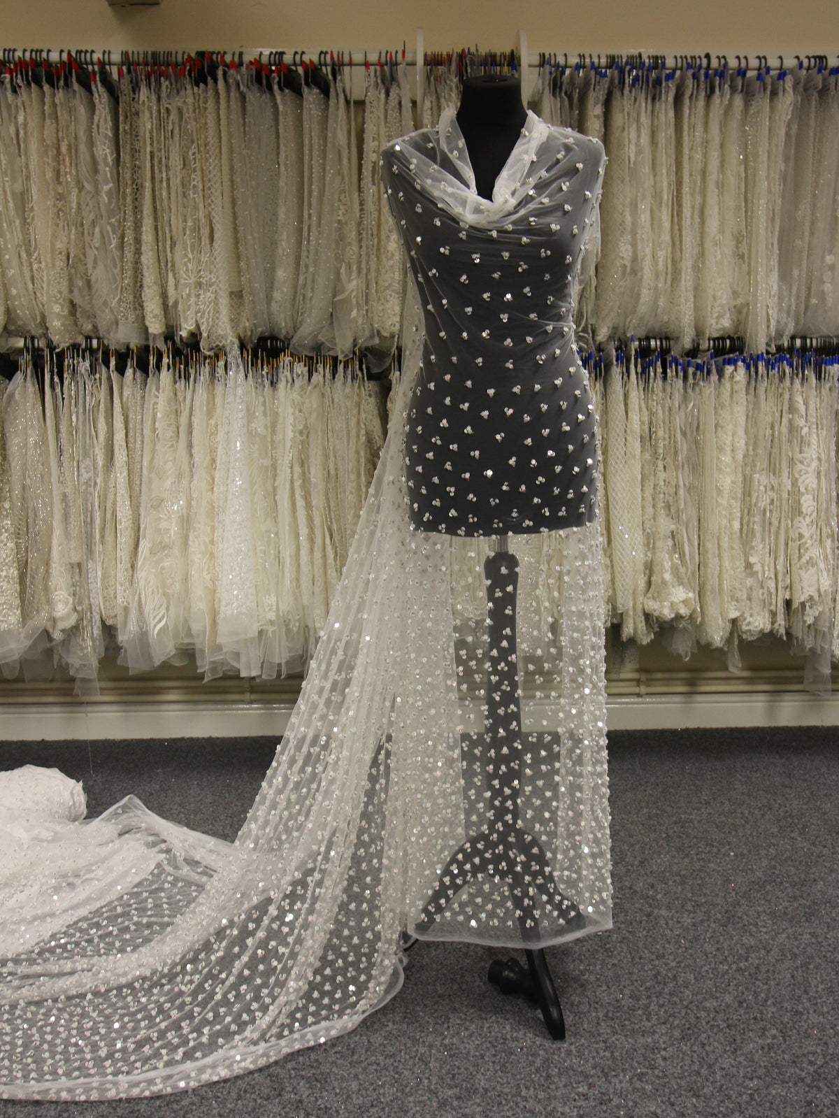 Elfenbeinfarbene Paillettenspitze – Primula