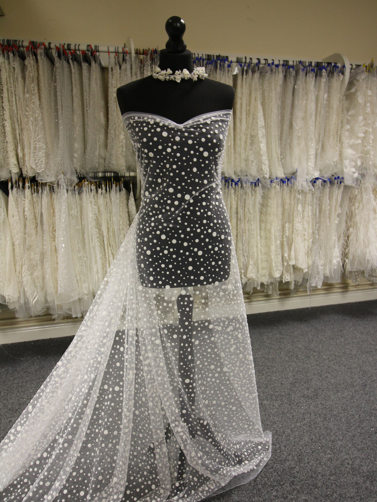 Elfenbeinfarbene Glitzerspitze – Rasputin