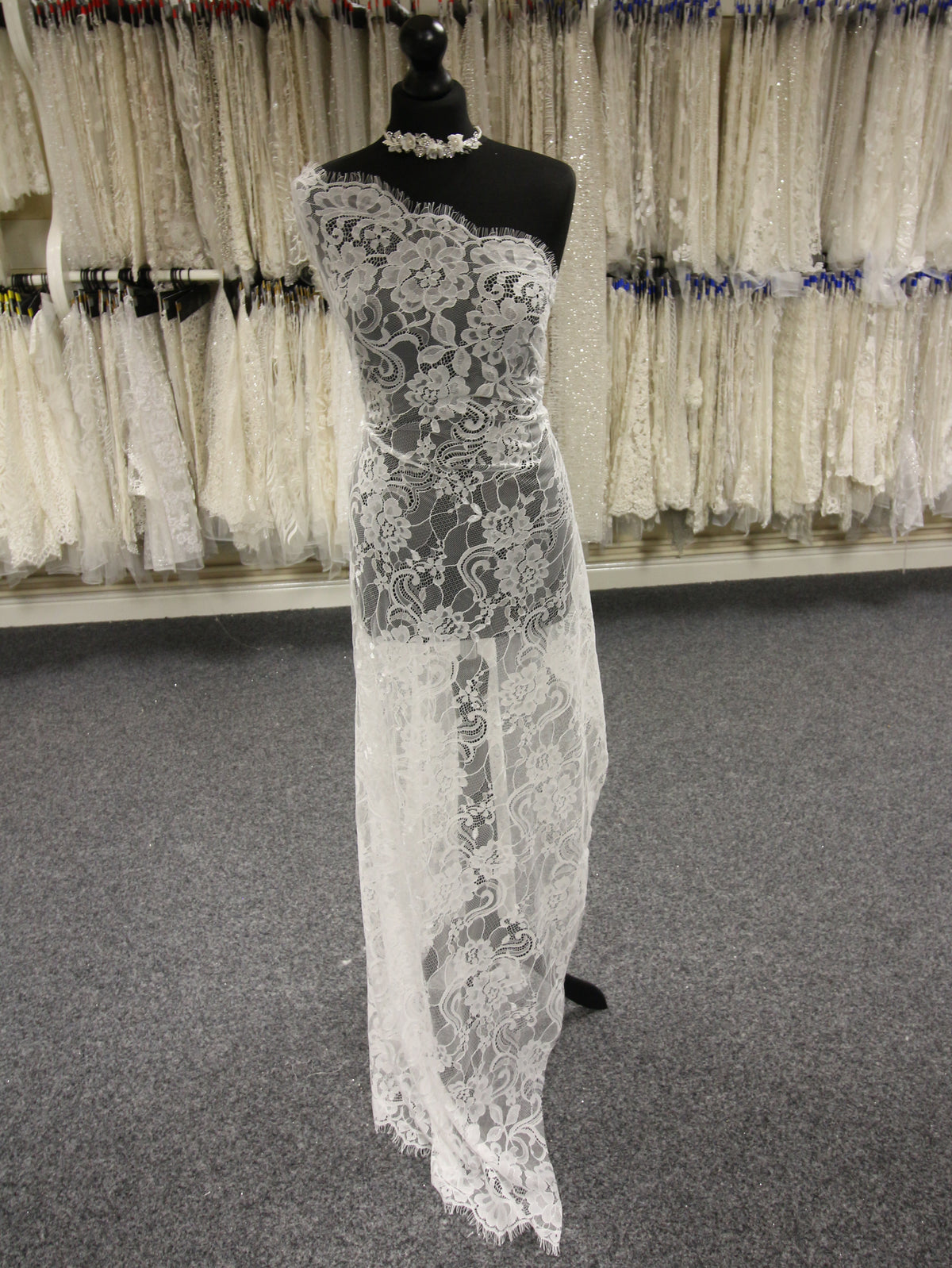 Elfenbeinfarbene leichte Spitze – Remi