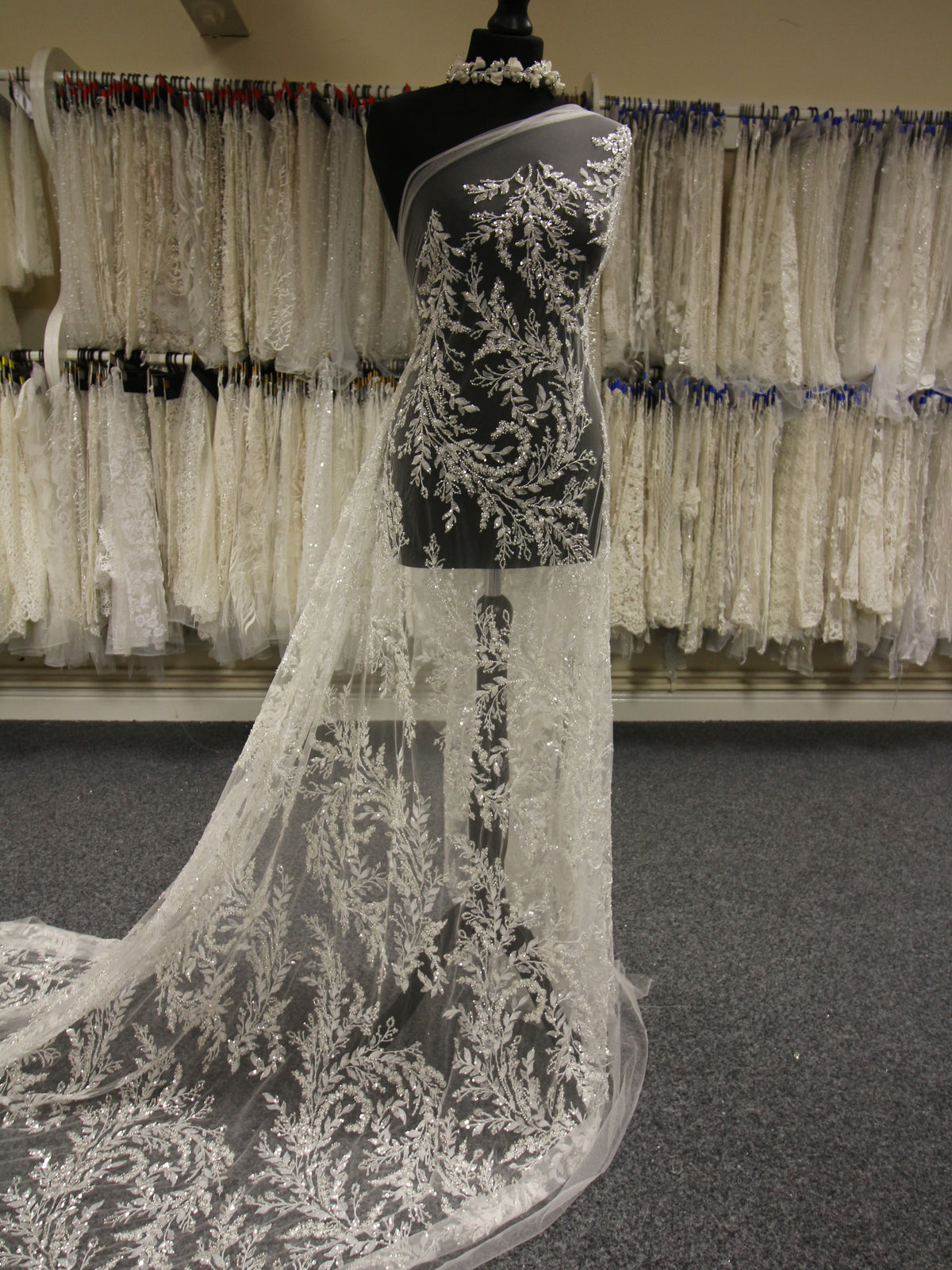 Elfenbeinbestickte Spitze - Rodrigua