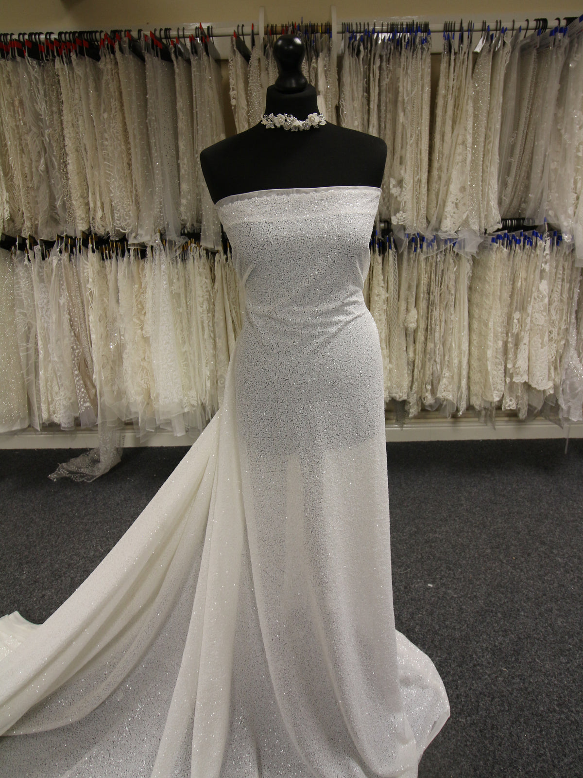 Elfenbeinfarbene Paillettenspitze – Winny