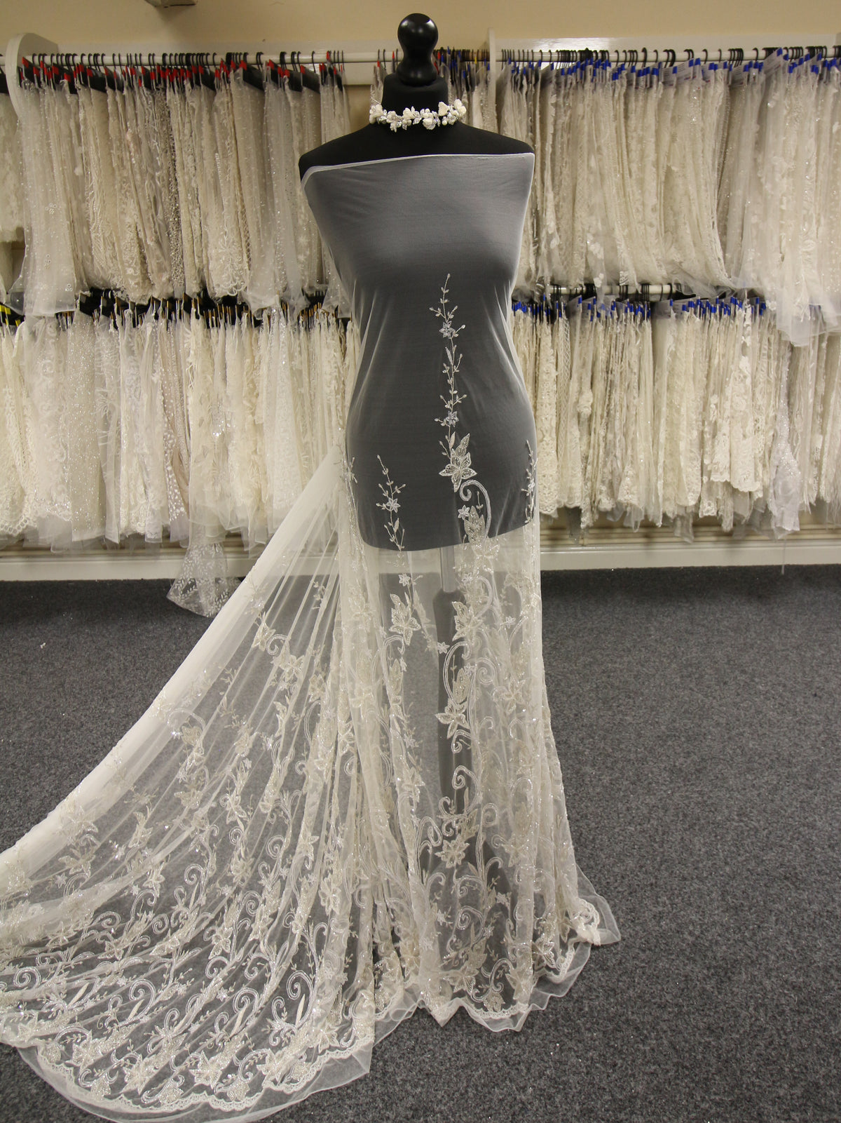 Elfenbeinfarbene Perlenspitze – Yedda