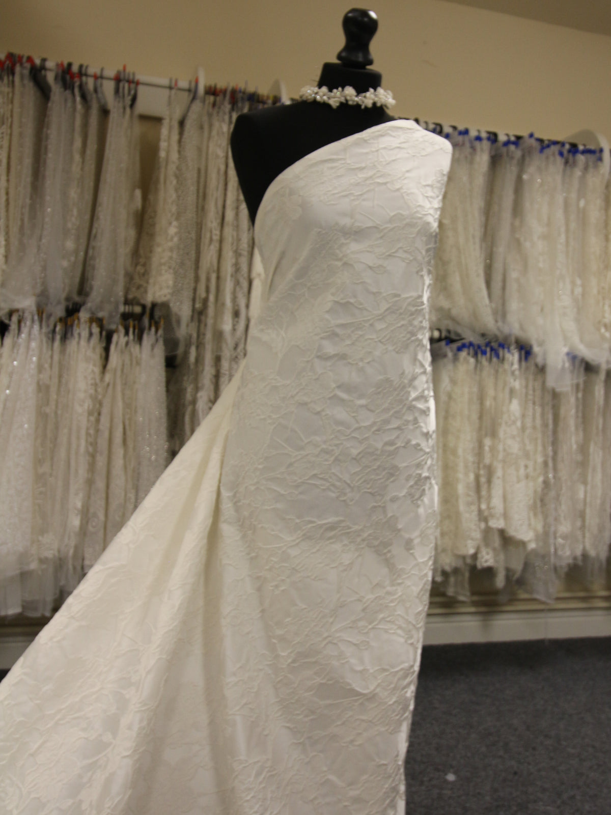 Elfenbein-Cloqué-Brokat – Lambert