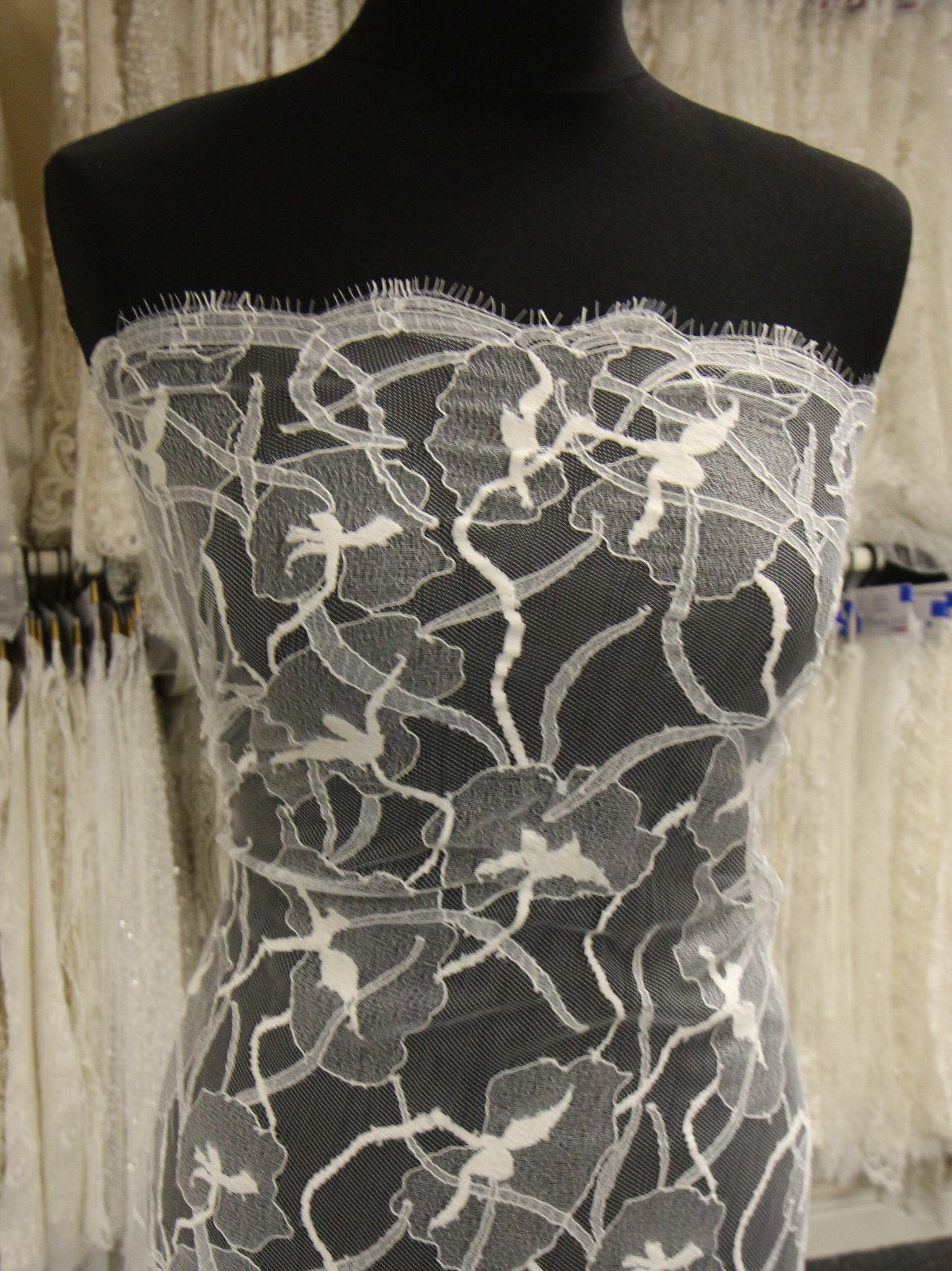 Elfenbeinfarbene Chantilly-Spitze – Aggie