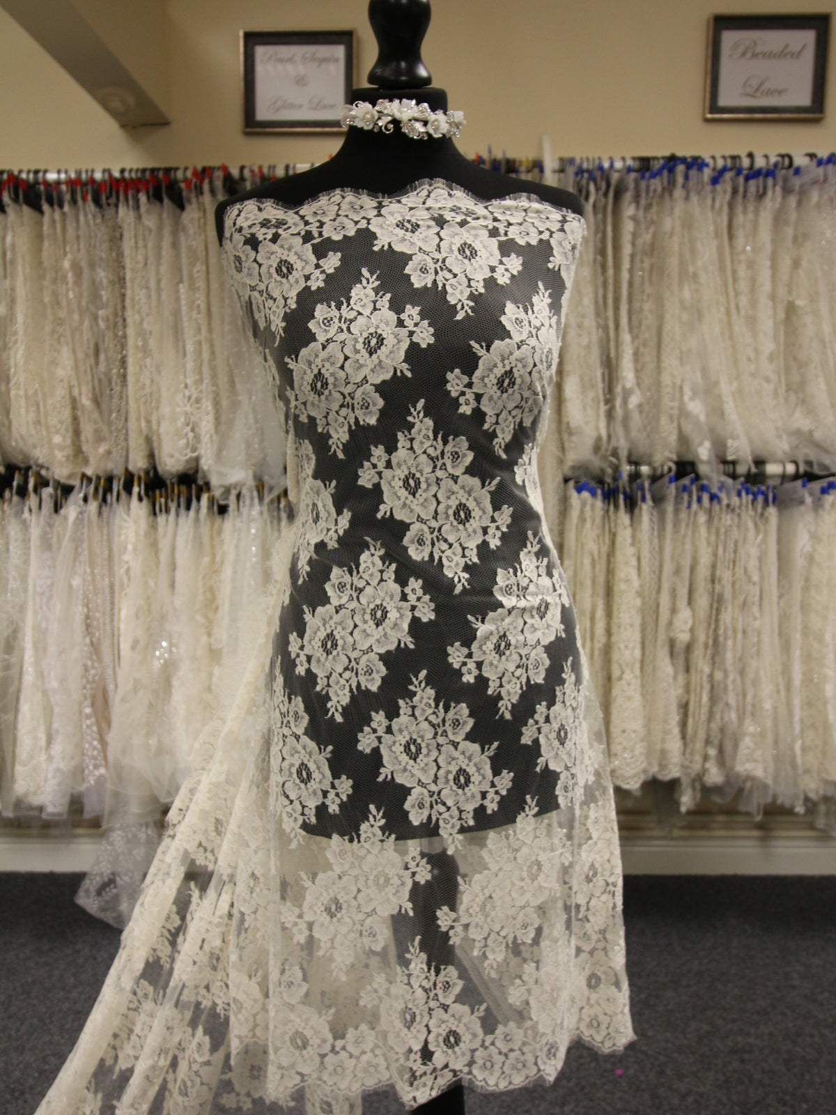 Elfenbeinfarbene Chantilly-Spitze – Agnes