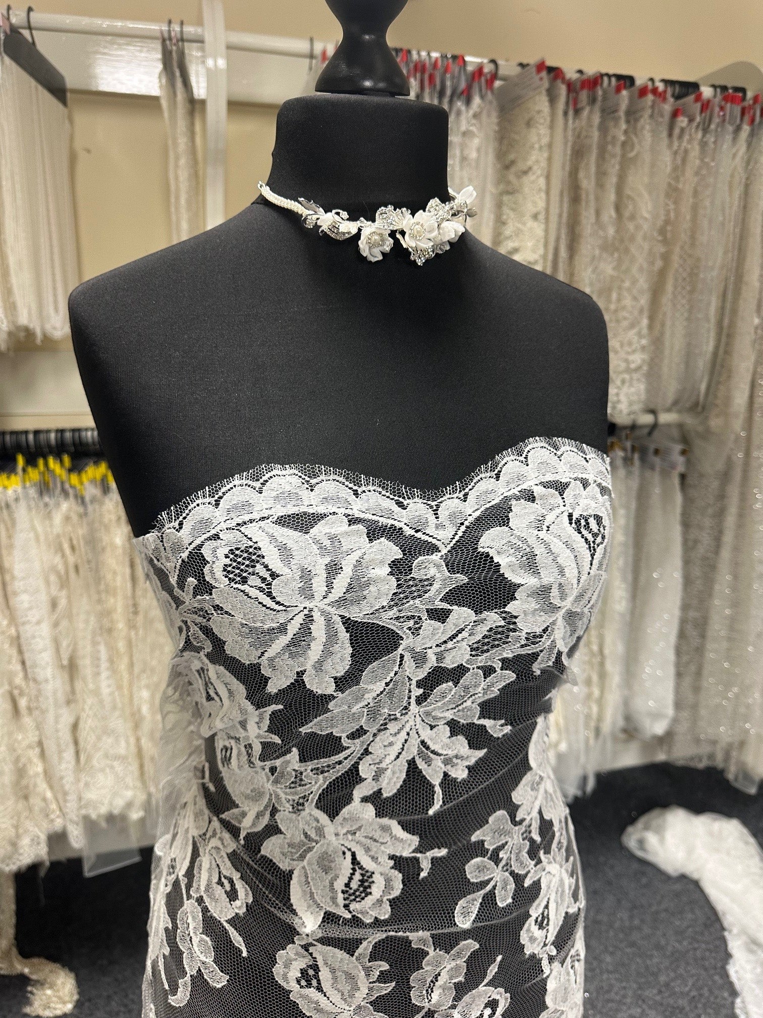 Elfenbeinfarbene Chantilly-Spitze – Harper
