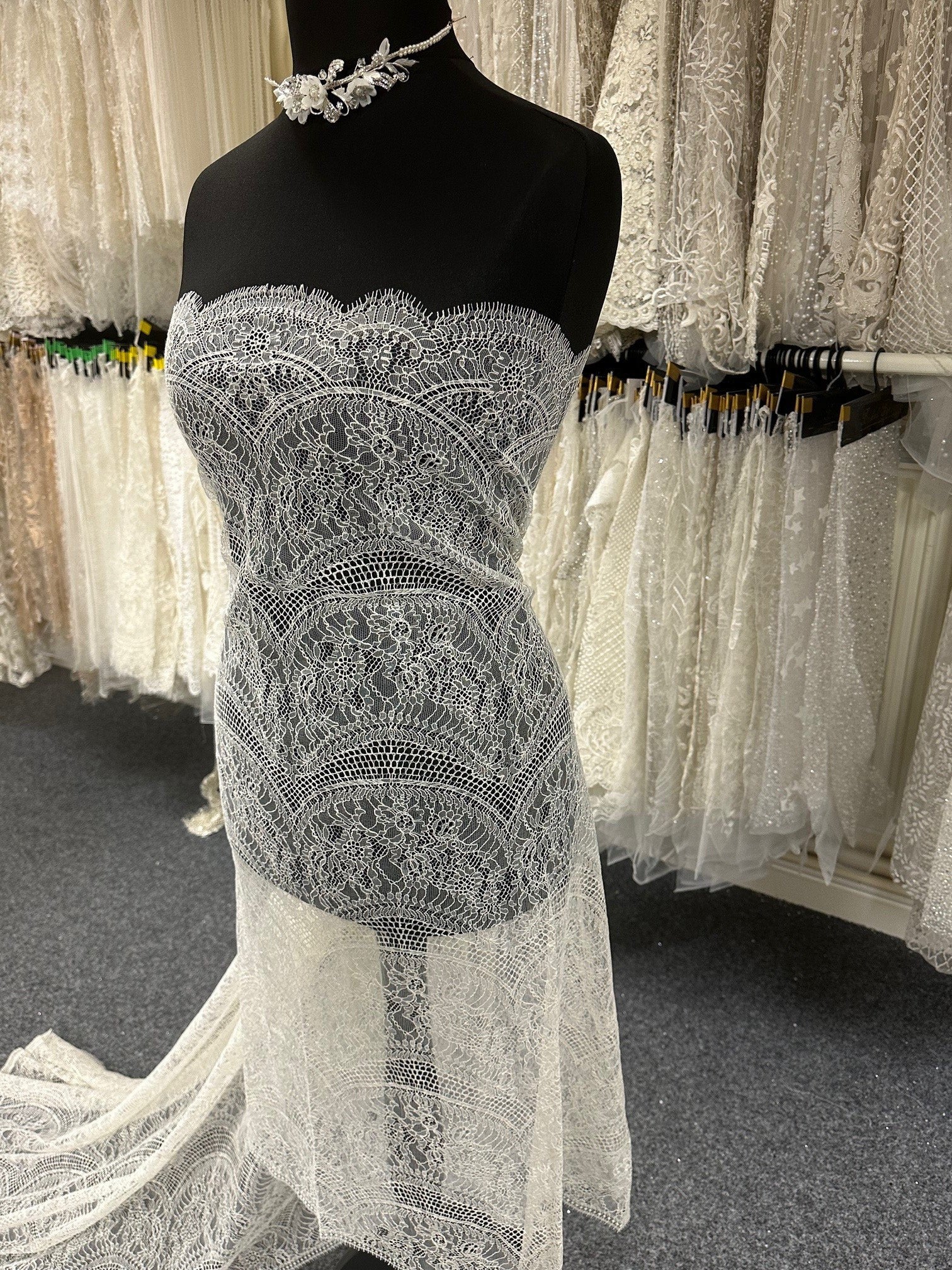 Elfenbeinfarbene Chantilly-Spitze – Jocelyn