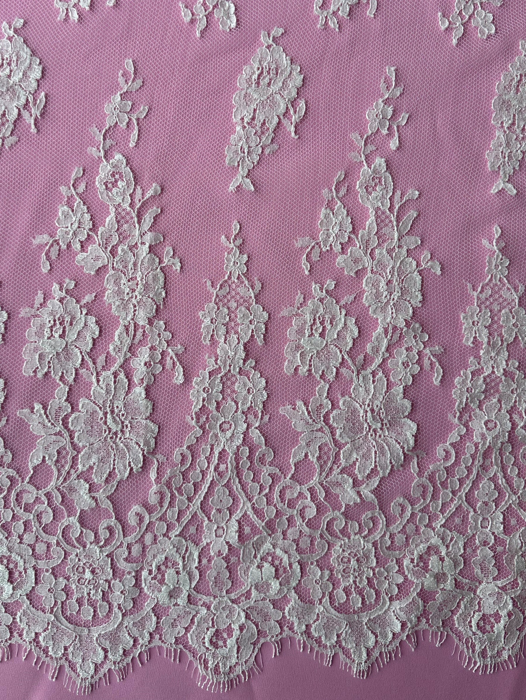 Elfenbeinfarbene Chantilly-Spitze - Katara