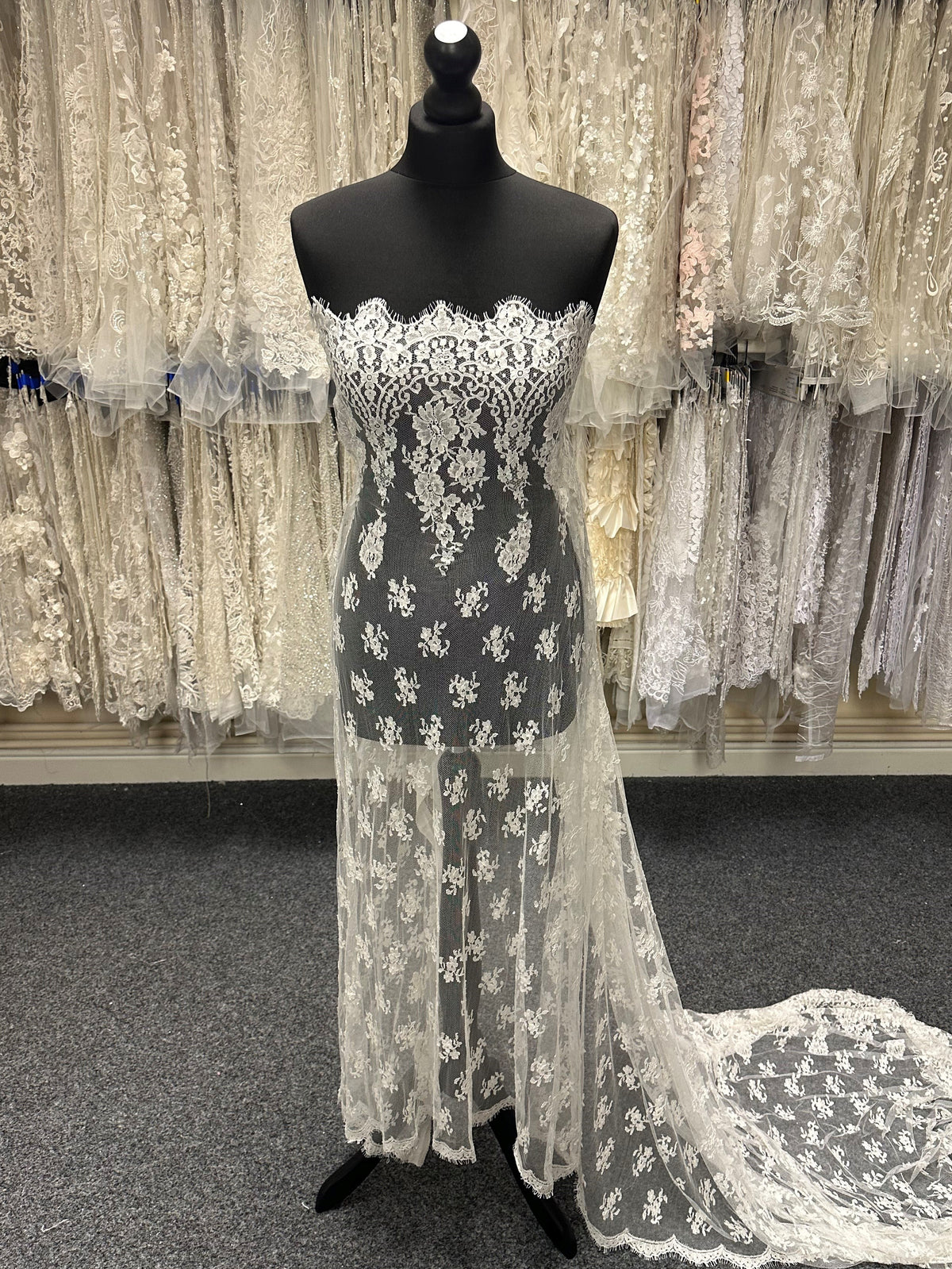 Elfenbeinfarbene Chantilly-Spitze - Katara