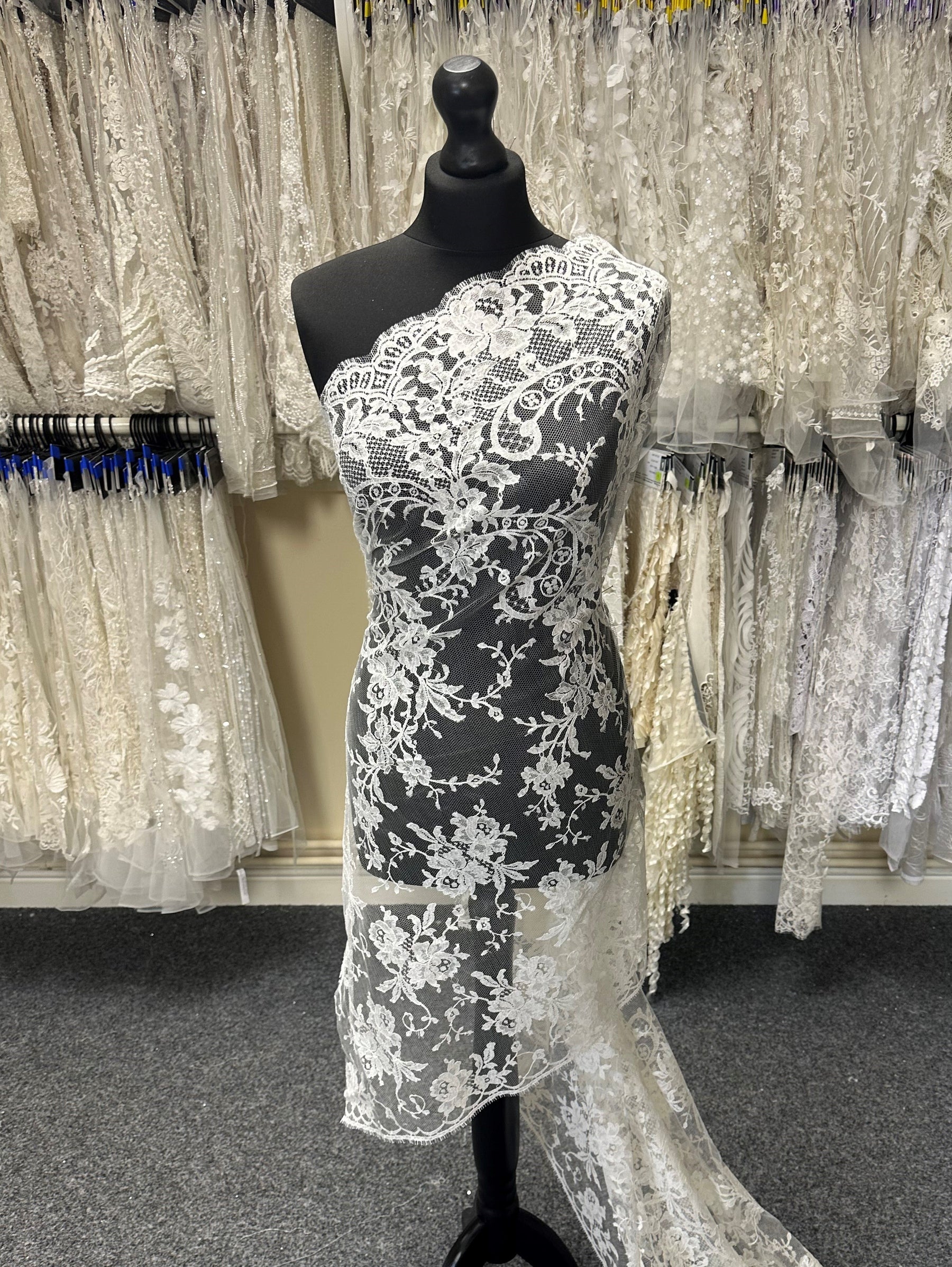 Elfenbeinfarbene Chantilly-Spitze – Kate