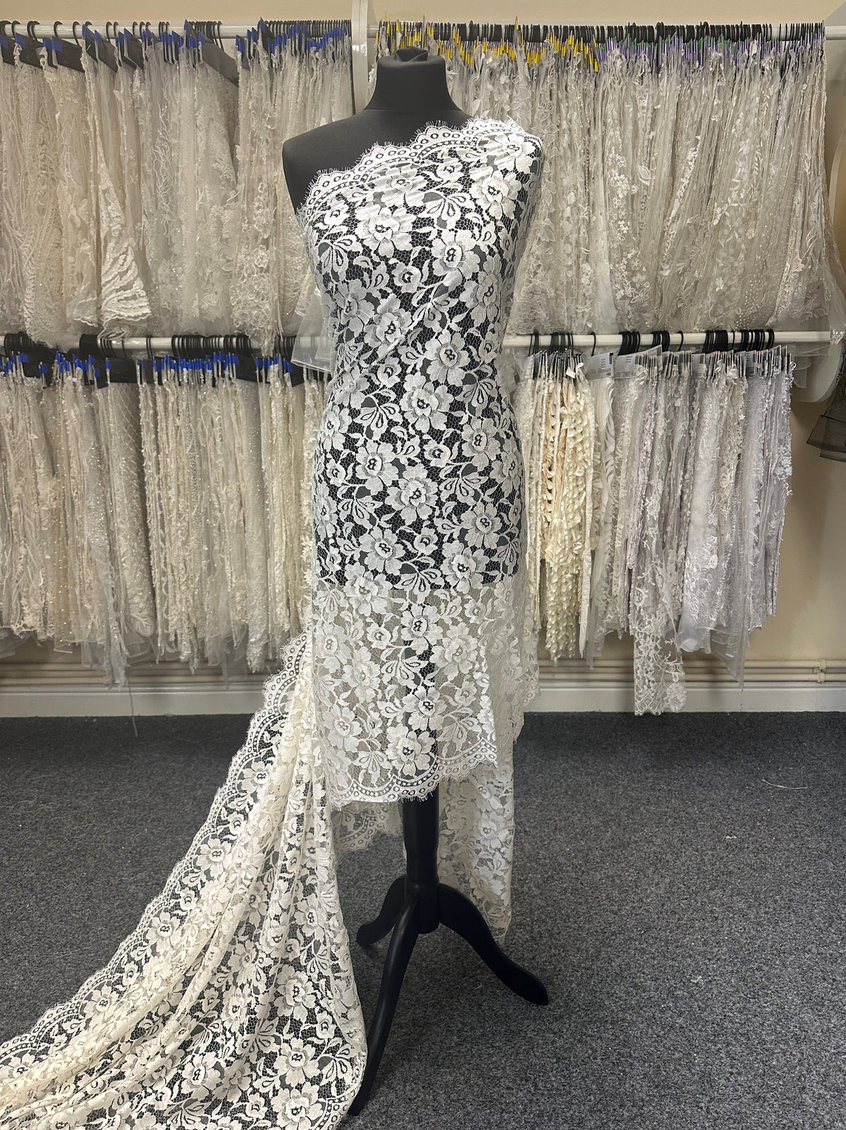 Bio-Elfenbein-Chantilly-Spitze – Kimmi