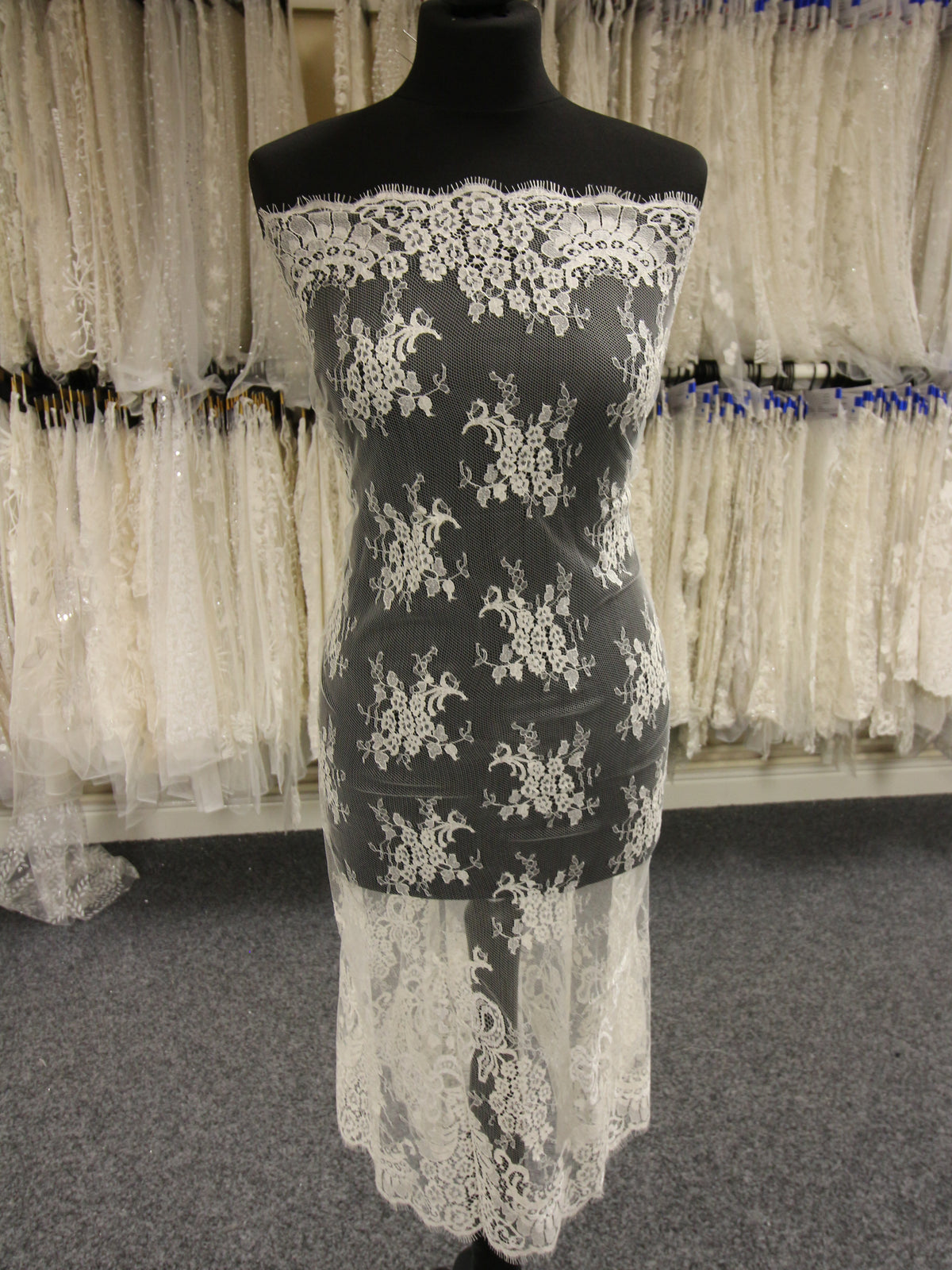 Elfenbeinfarbene Chantilly-Spitze – Lillian