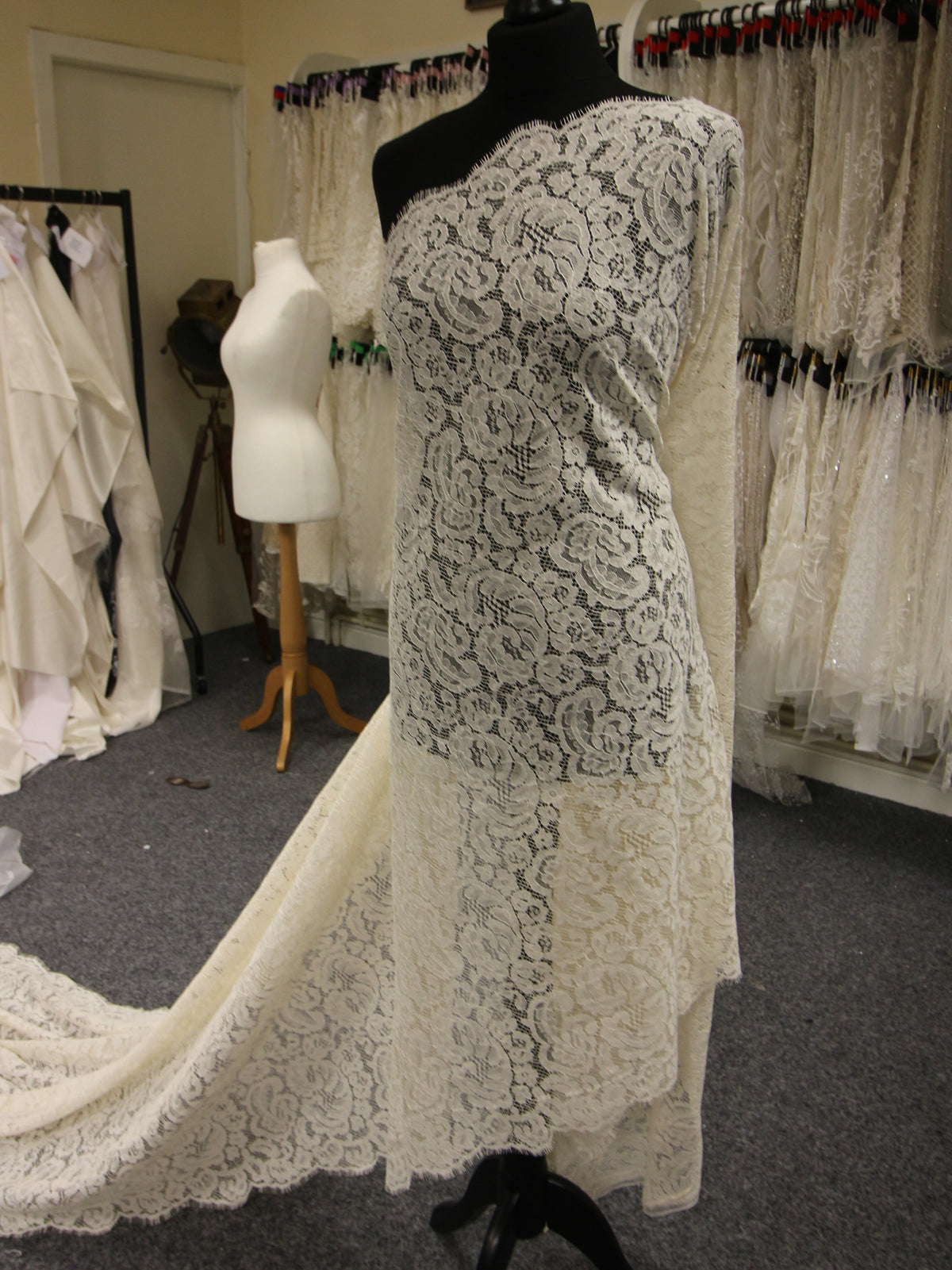 Bio-Chantilly-Spitze – Tia