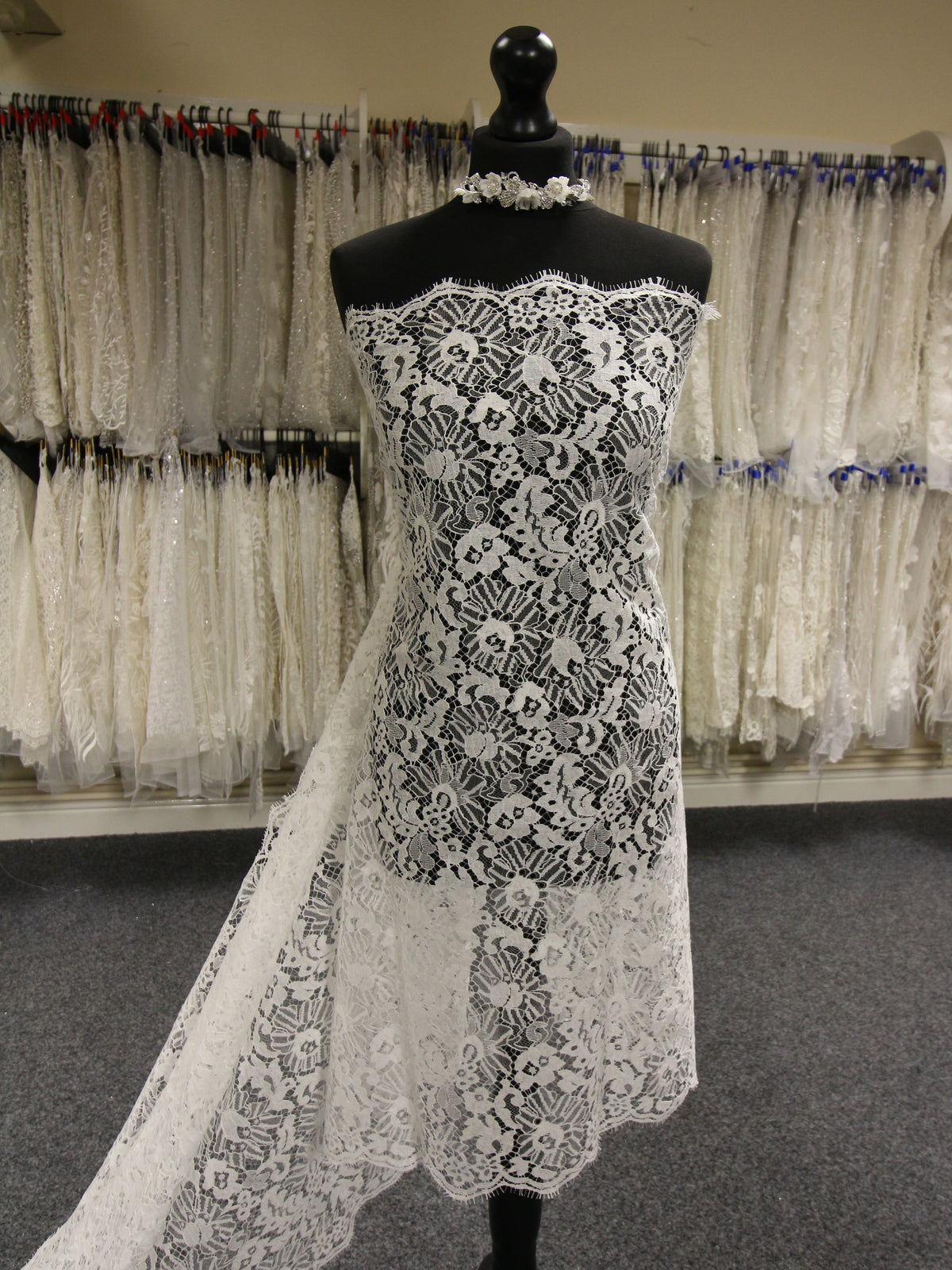 Ökologische Chantilly-Spitze in Elfenbein - Yessenia