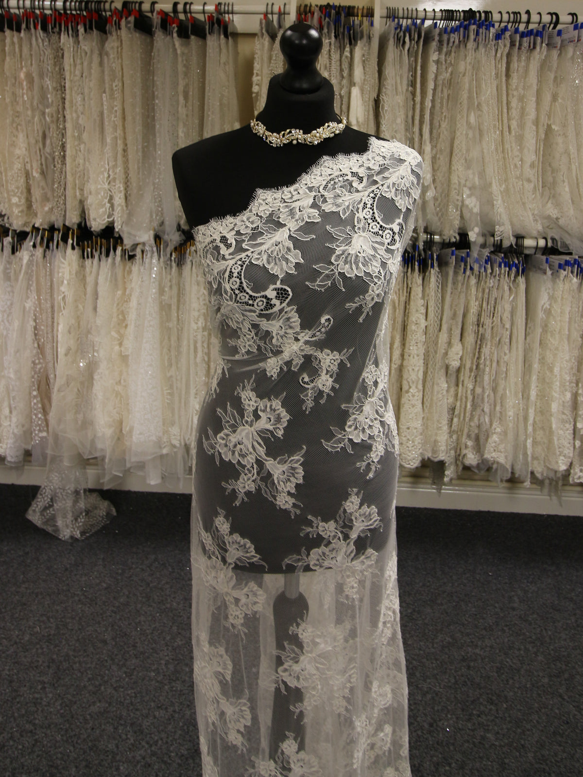 Elfenbeinfarbene Kordelspitze – Emily