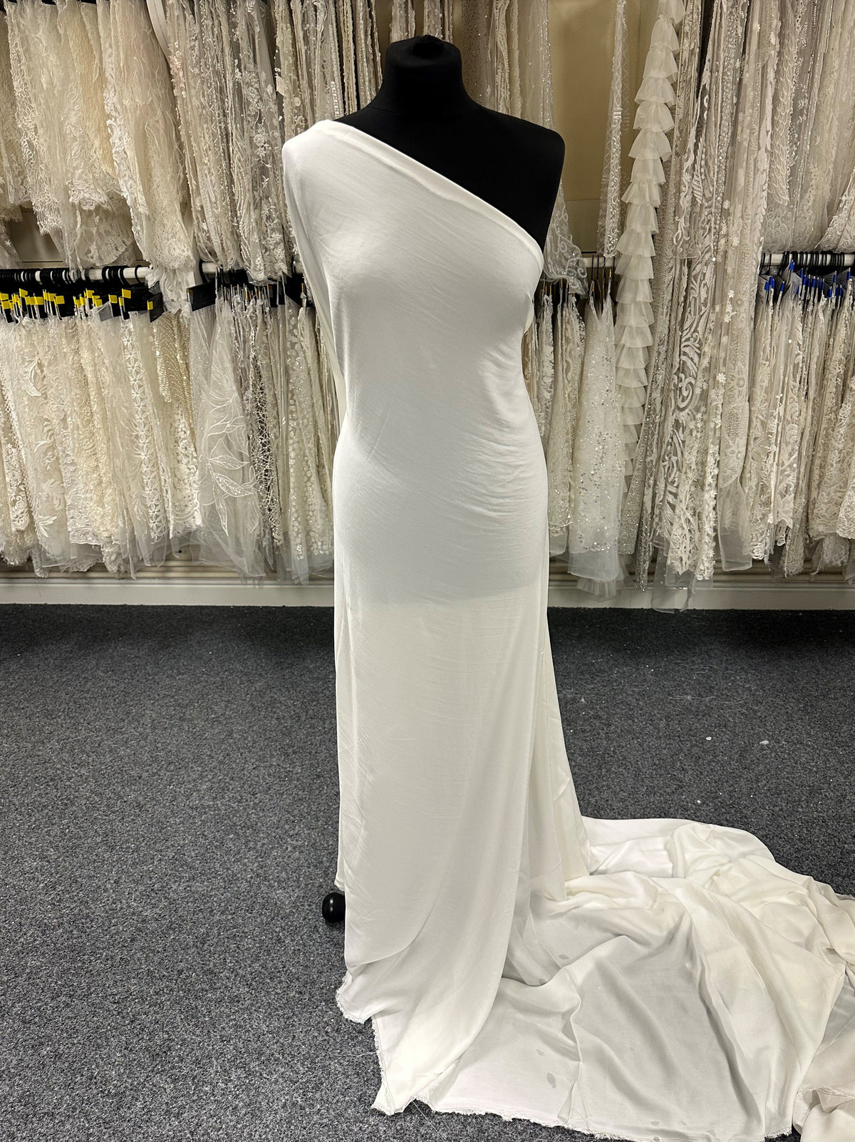 Elfenbeinfarbener Viskose-Doppel-Georgette - Überlegung