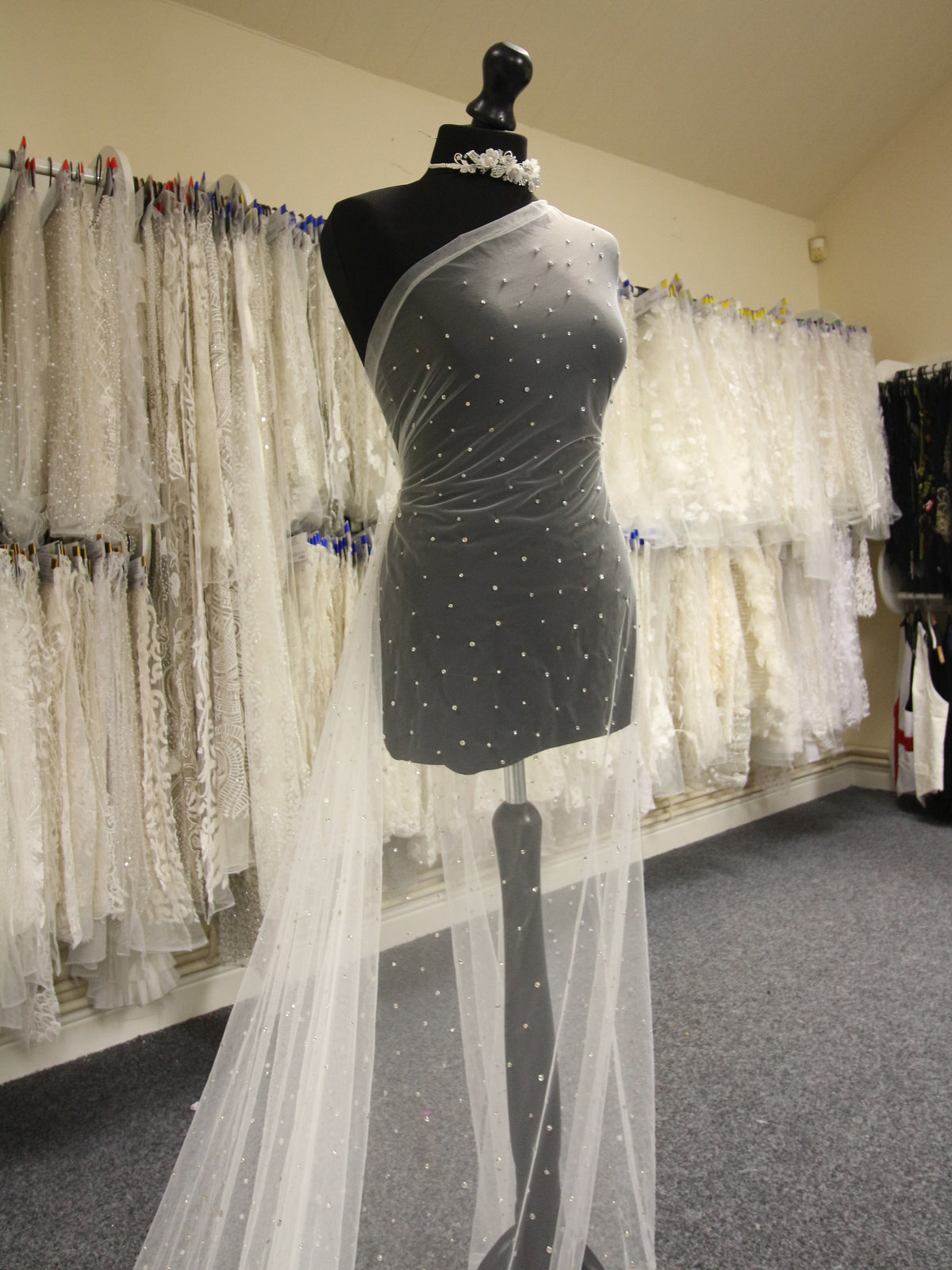 Elfenbeinfarbener Diamant-Tüll – Profusion