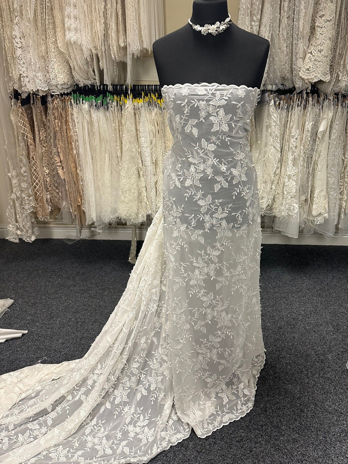 Elfenbeinfarbene Chiffonspitze – Arden