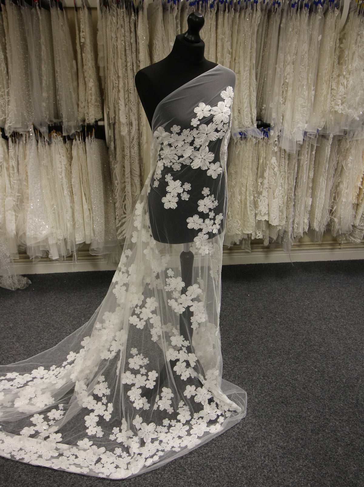 Elfenbeinfarbene bestickte Spitze – Ashton