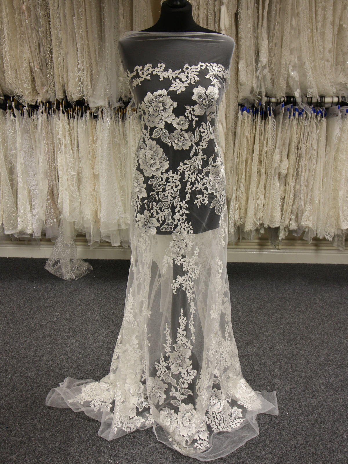 Elfenbeinbestickte Spitze - Axcelle