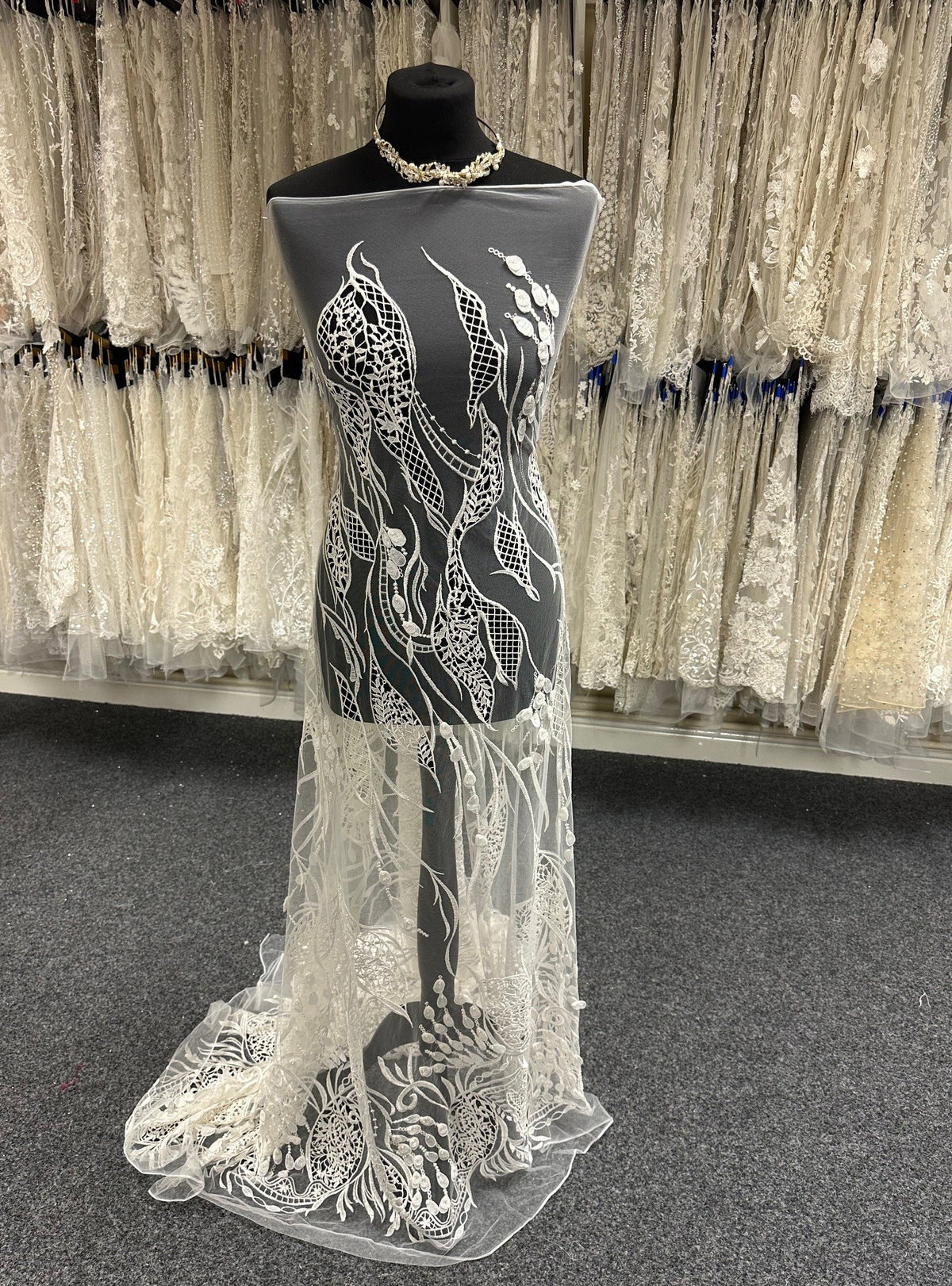 Elfenbeinfarbene bestickte Spitze - Conchita