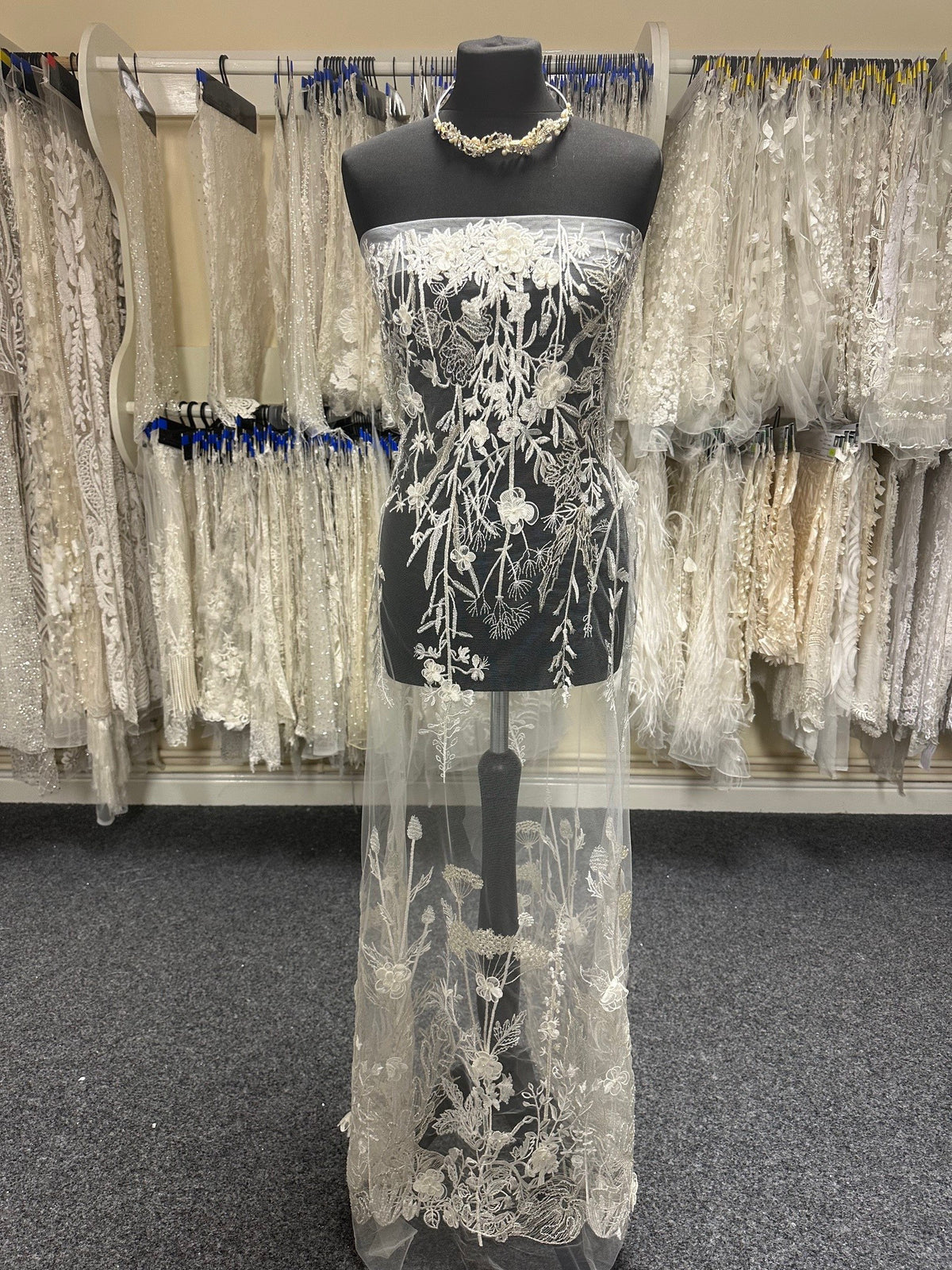 Elfenbeinfarbene 3D-Spitze – Fernando