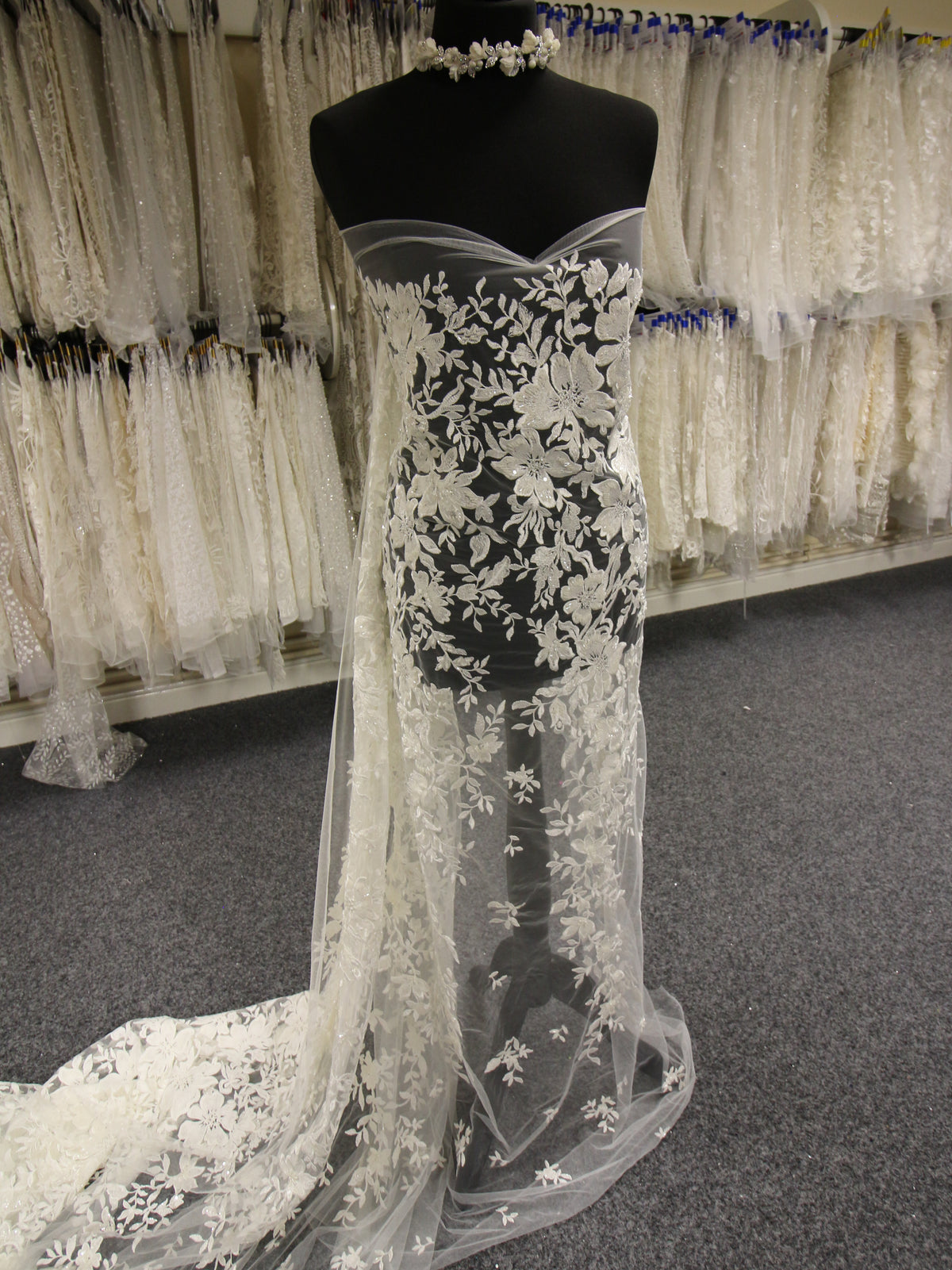 Elfenbeinfarbene Perlenspitze – Serenella