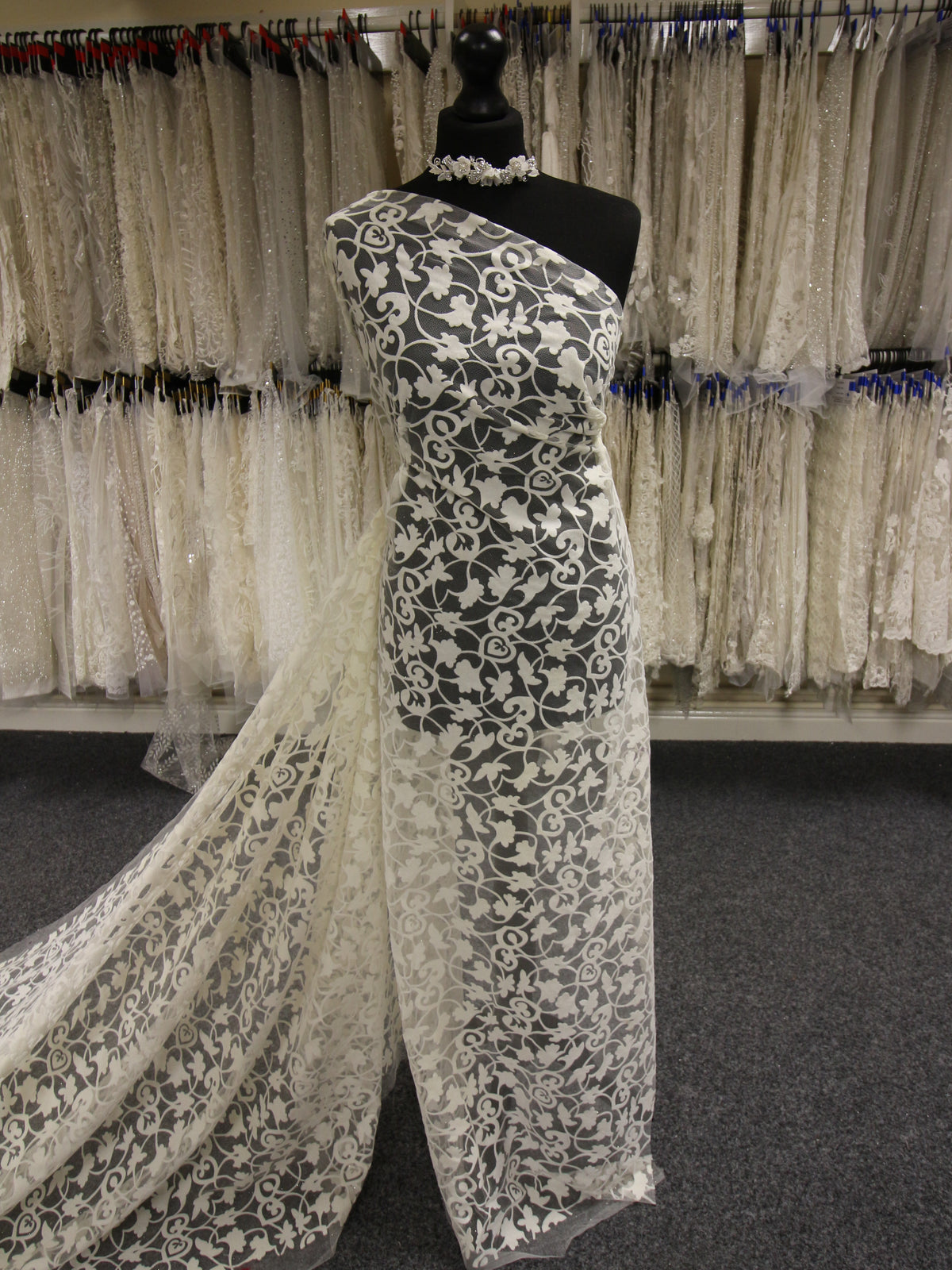 Elfenbeinfarbener, beflockter Glitzertüll – London