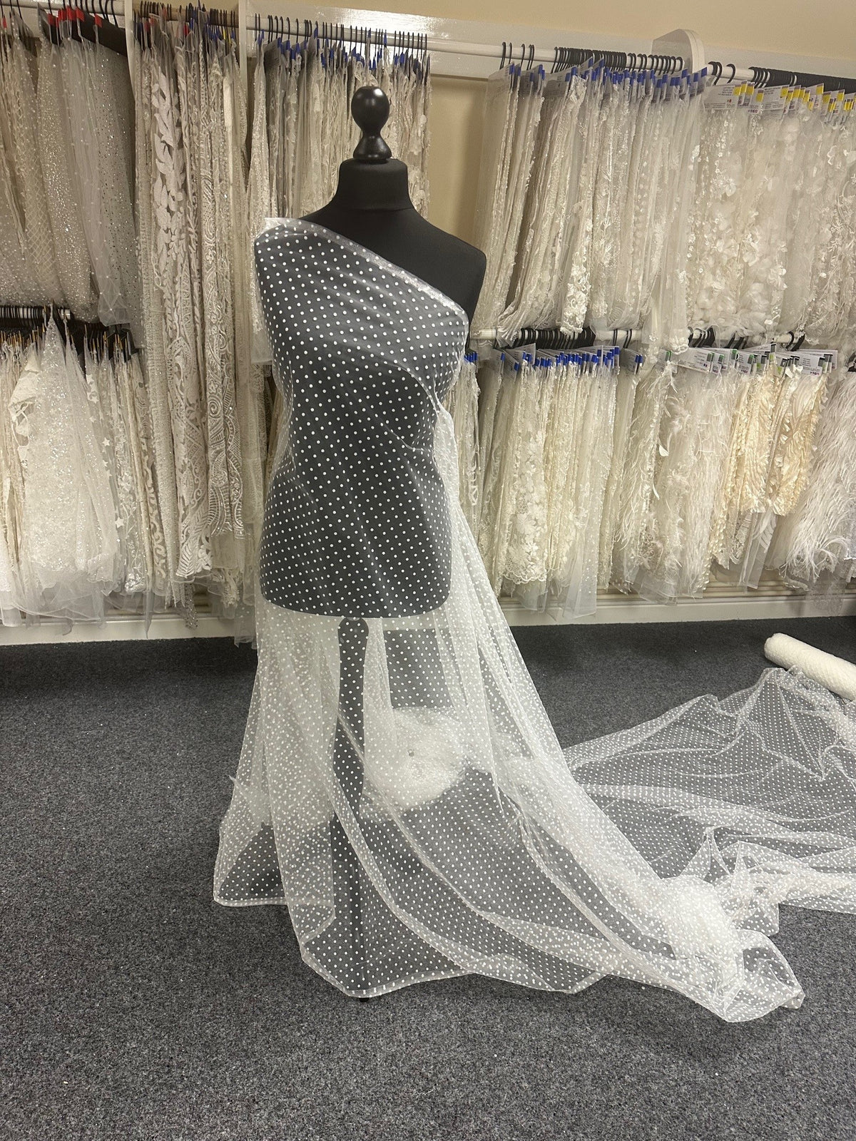 Elfenbeinfarbener Flocktüll – Tranquility