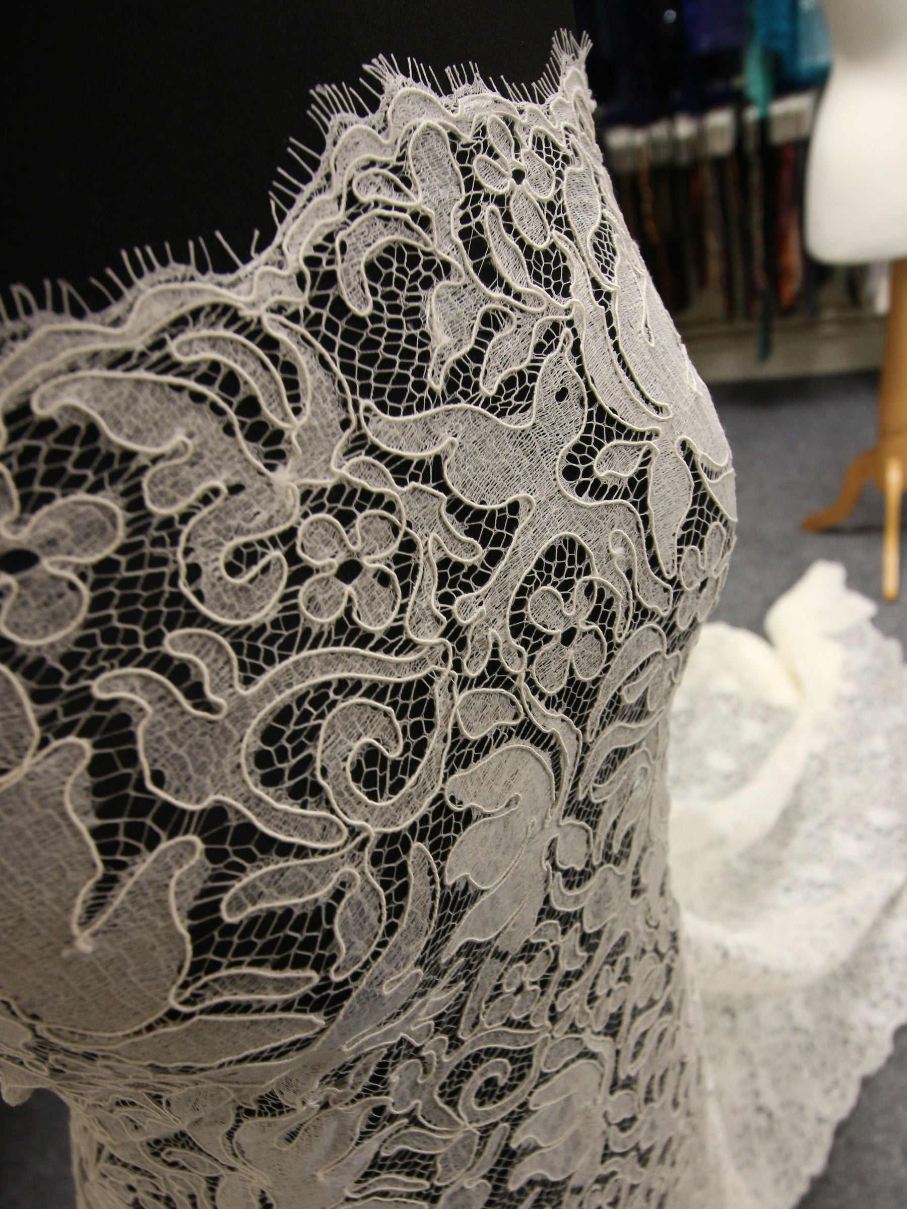 Elfenbeinfarbene Chantilly-Spitze – Fenella