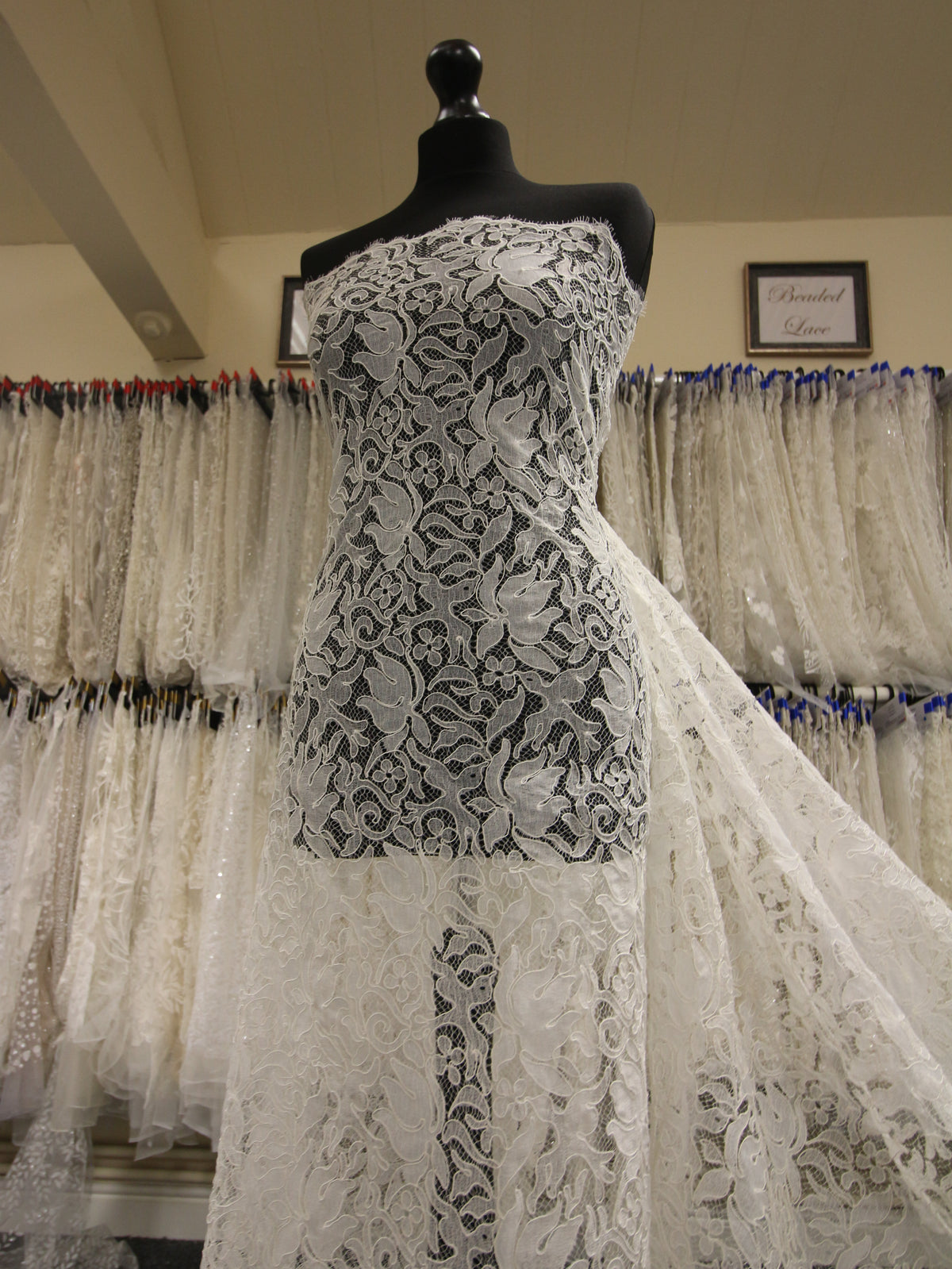 Elfenbeinfarbene Chantilly-Spitze – Fenella