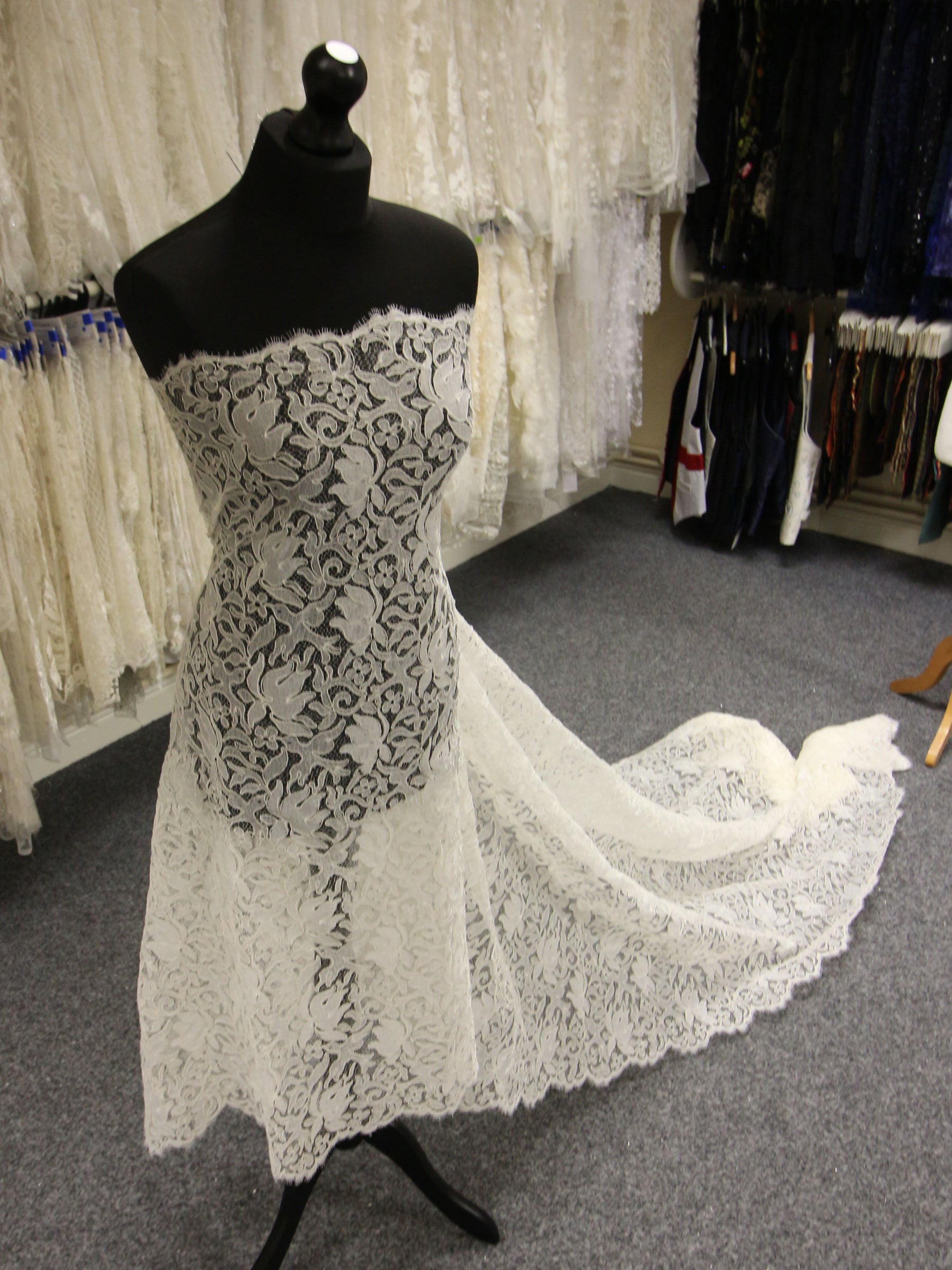 Elfenbeinfarbene Chantilly-Spitze – Fenella