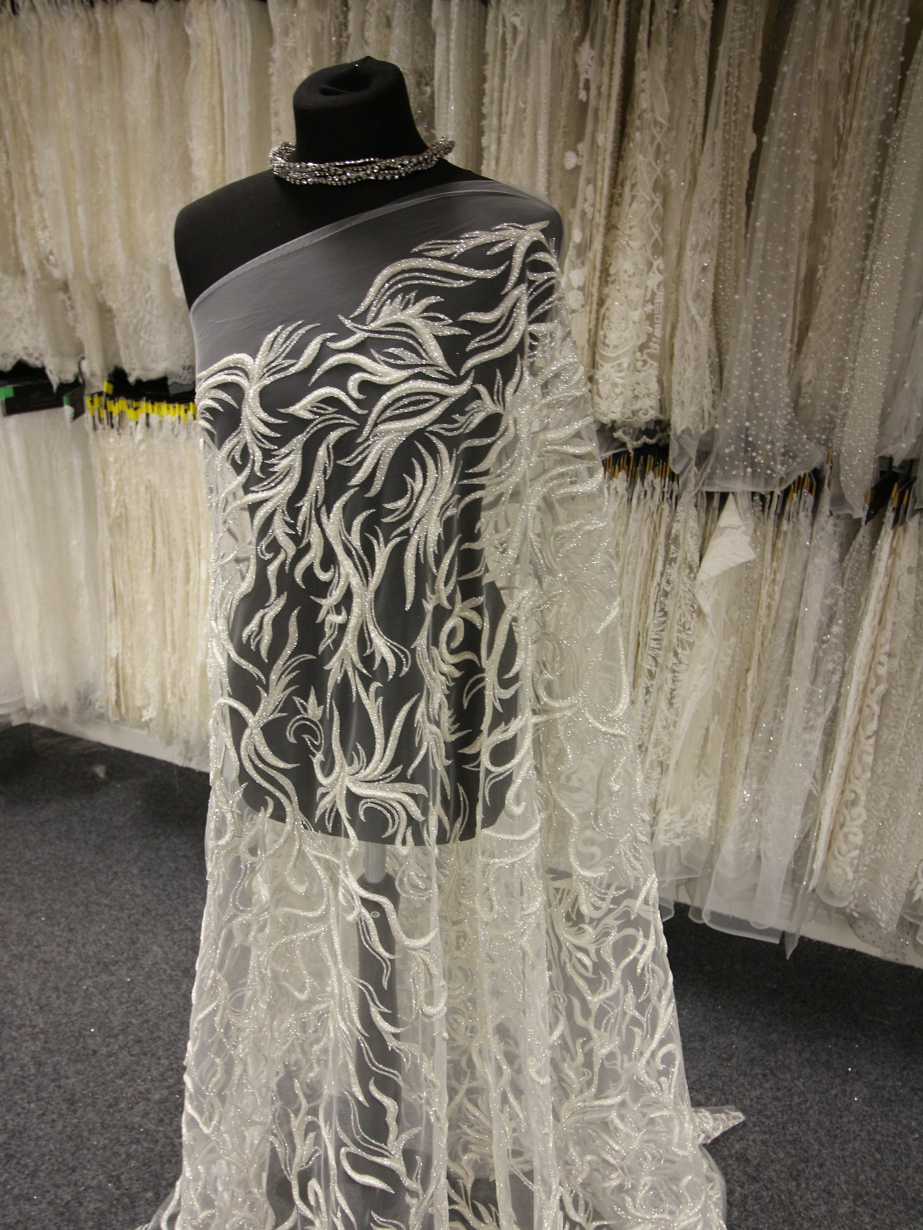 Elfenbeinfarbene Glitzerspitze – Aveline