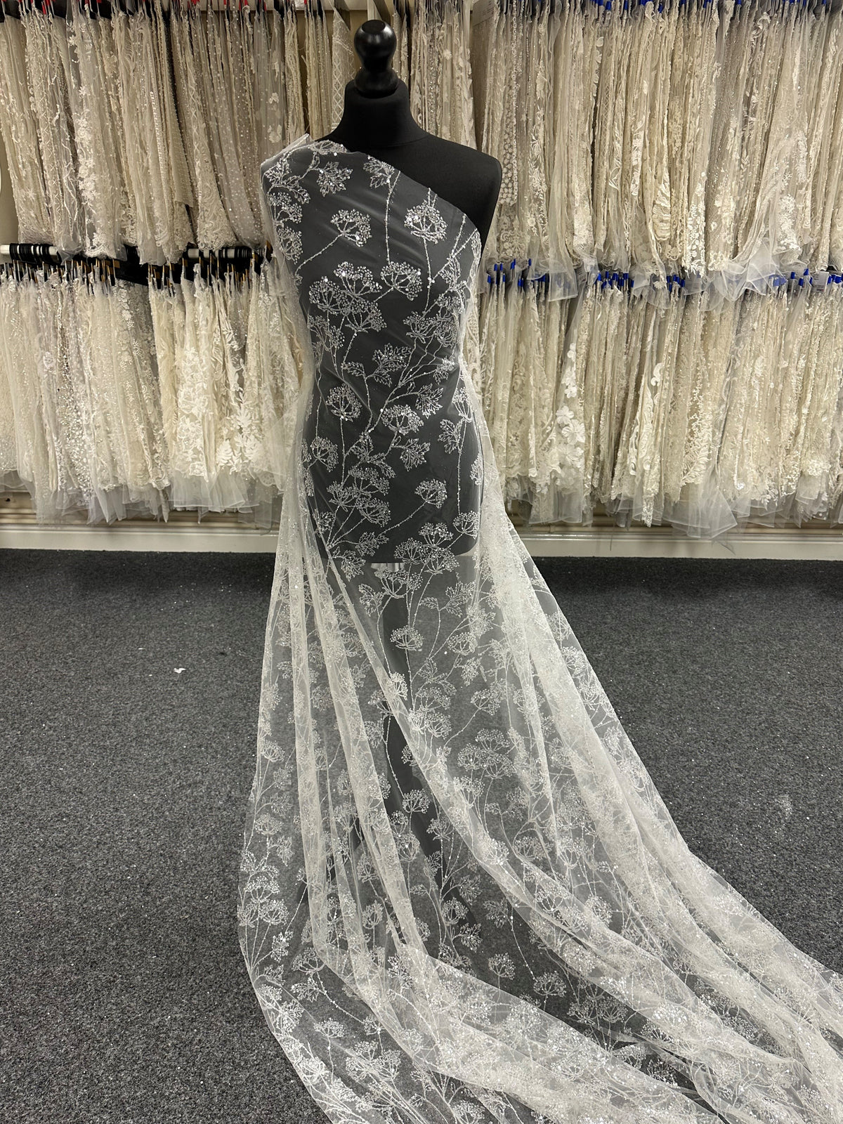 Elfenbeinfarbener Tüll mit Glitzerblumen - Blink