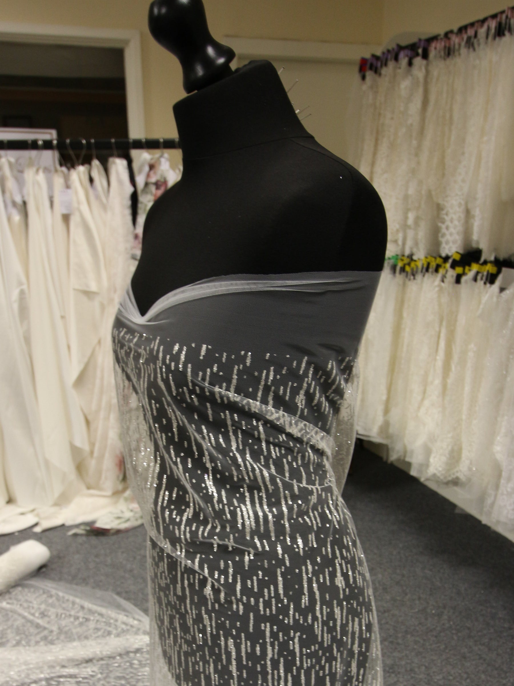 Elfenbeinfarbene Glitzerspitze – Elise