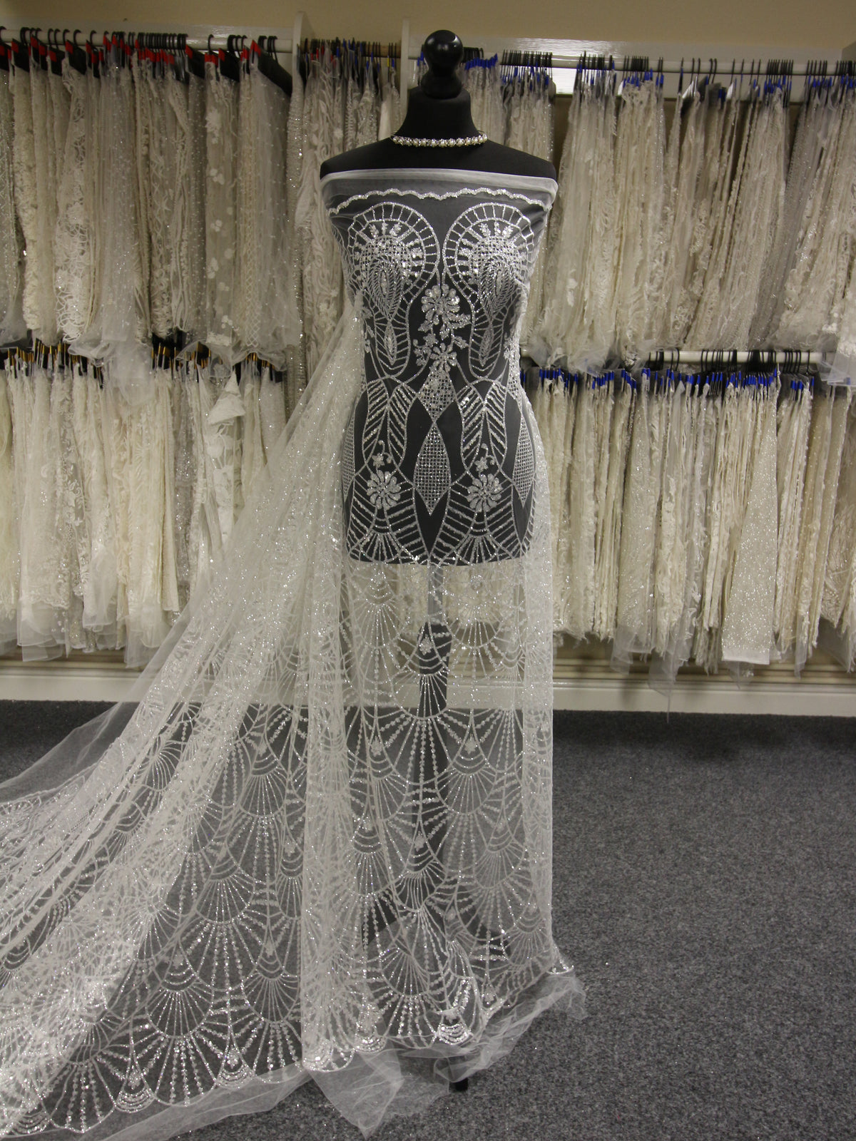 Elfenbeinfarbene Glitzerspitze – Whisper