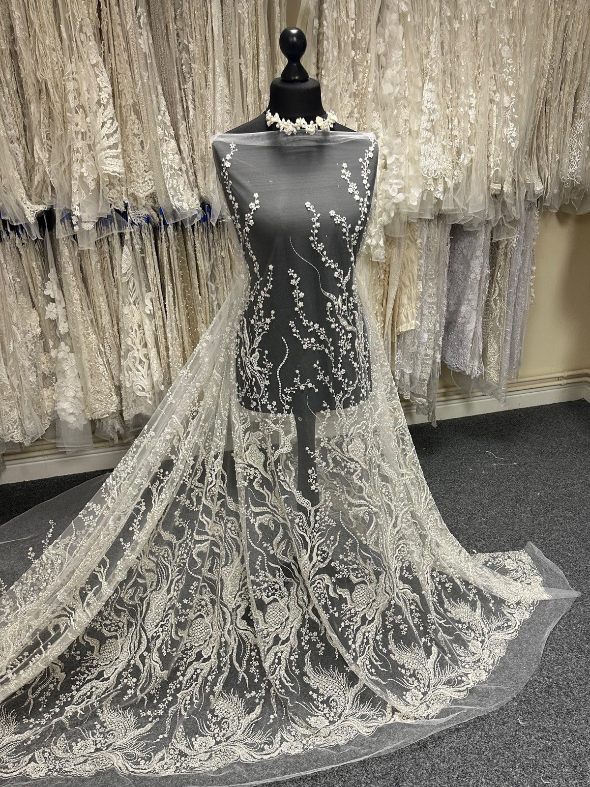 Elfenbeinfarbene Glitzerspitze – Panopolis