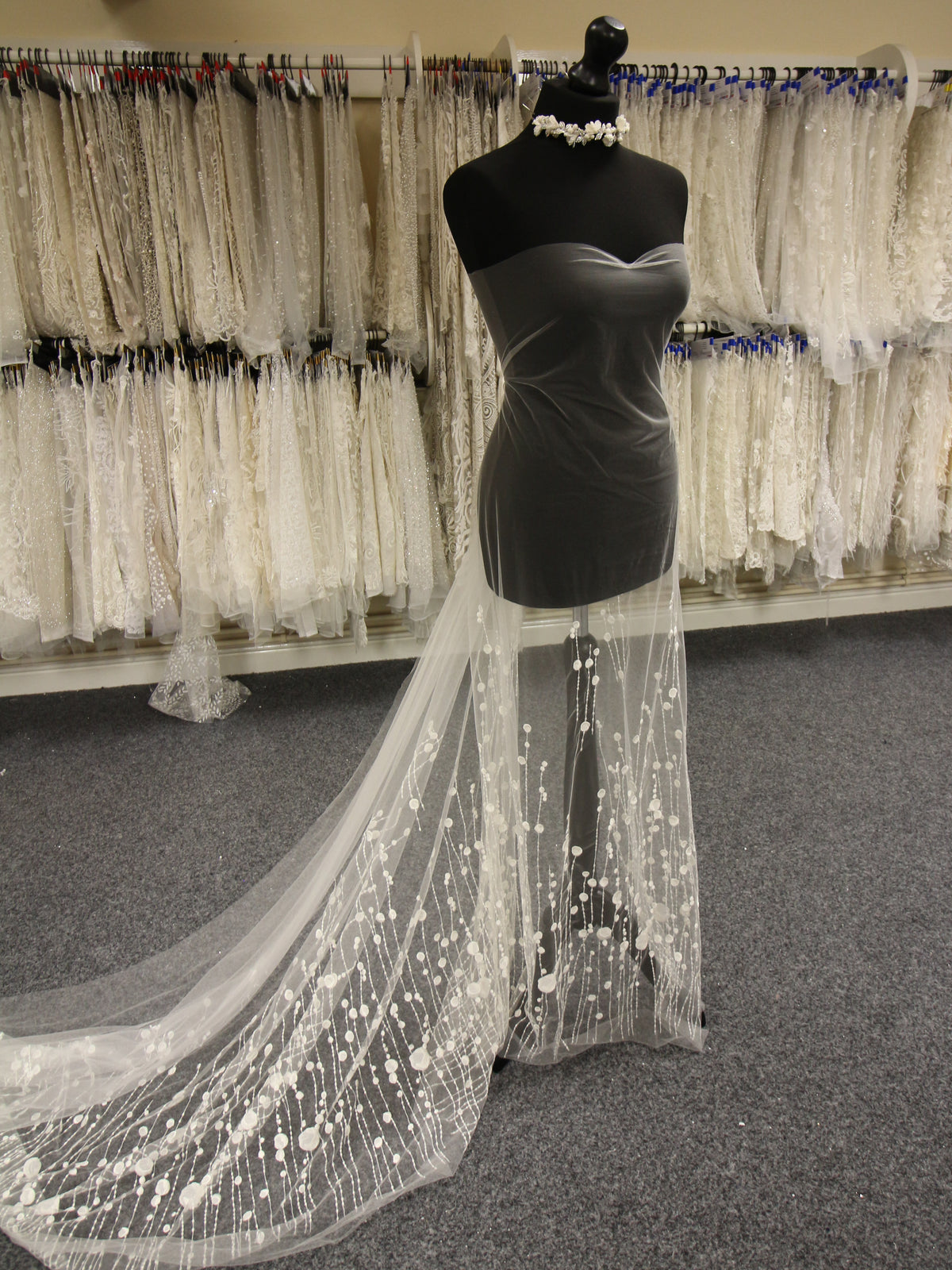 Elfenbeinfarbene bestickte Spitze – Destiny