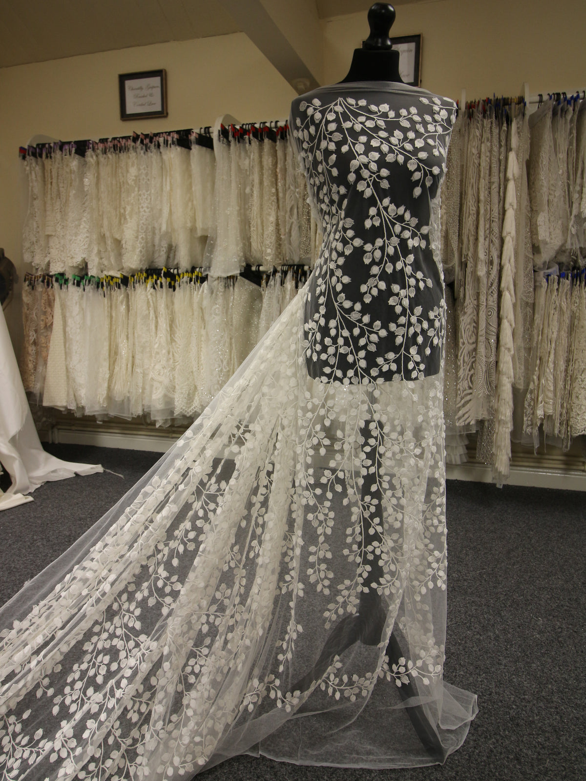 Elfenbeinfarbene 3D-Stickspitze – Dale