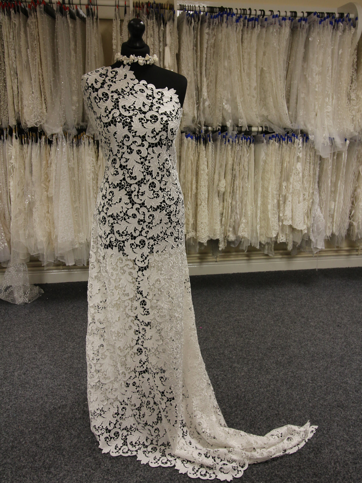 Elfenbeinfarbene bestickte Spitze – Gwyneth