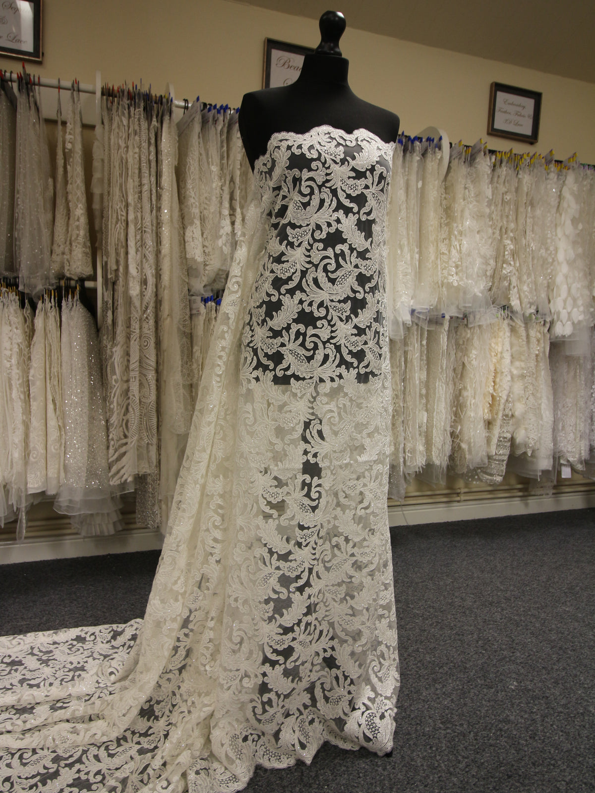 Elfenbeinfarbene Kordelspitze – Hermine