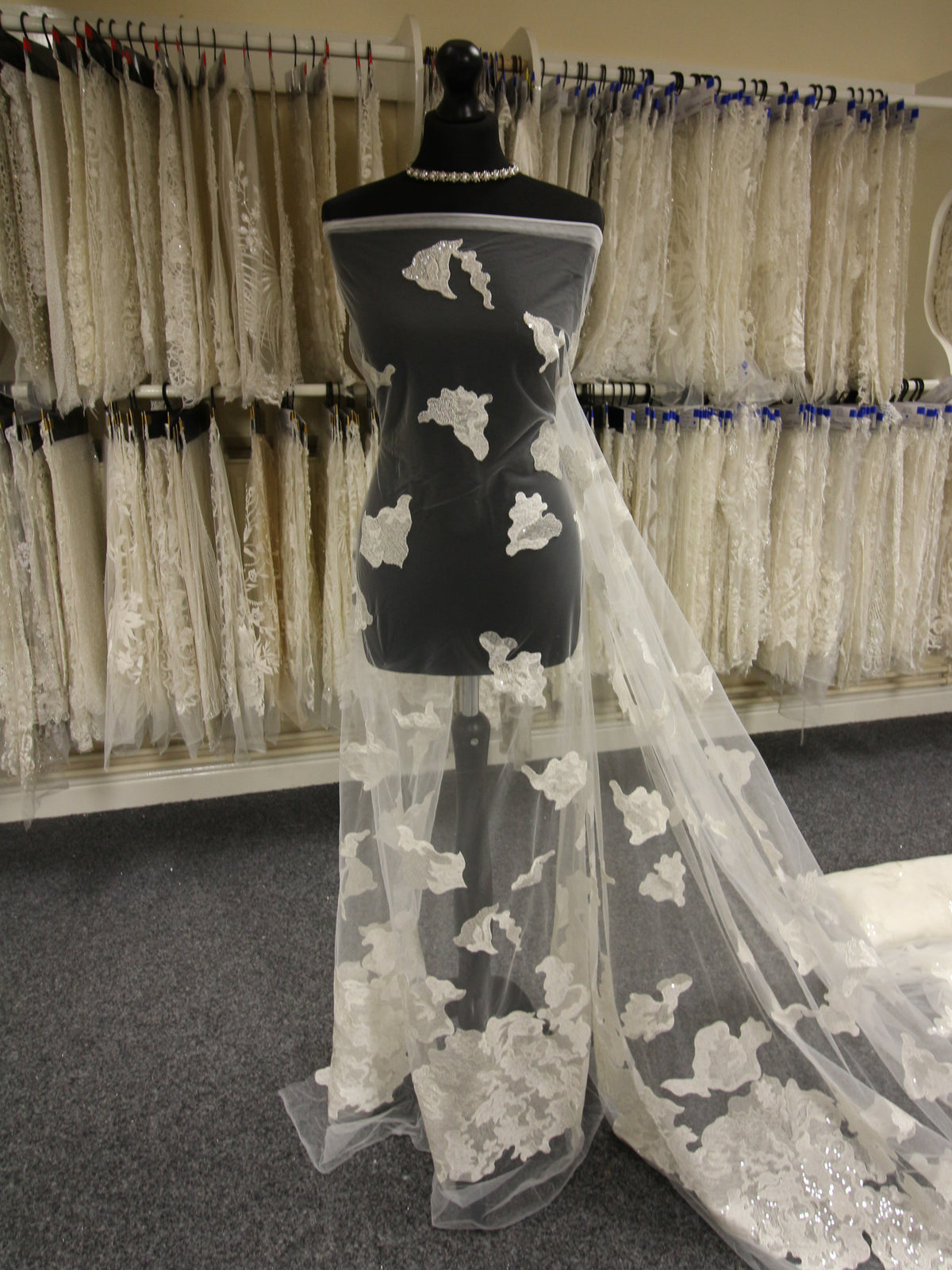 Elfenbeinfarbene bestickte Spitze – Higoa