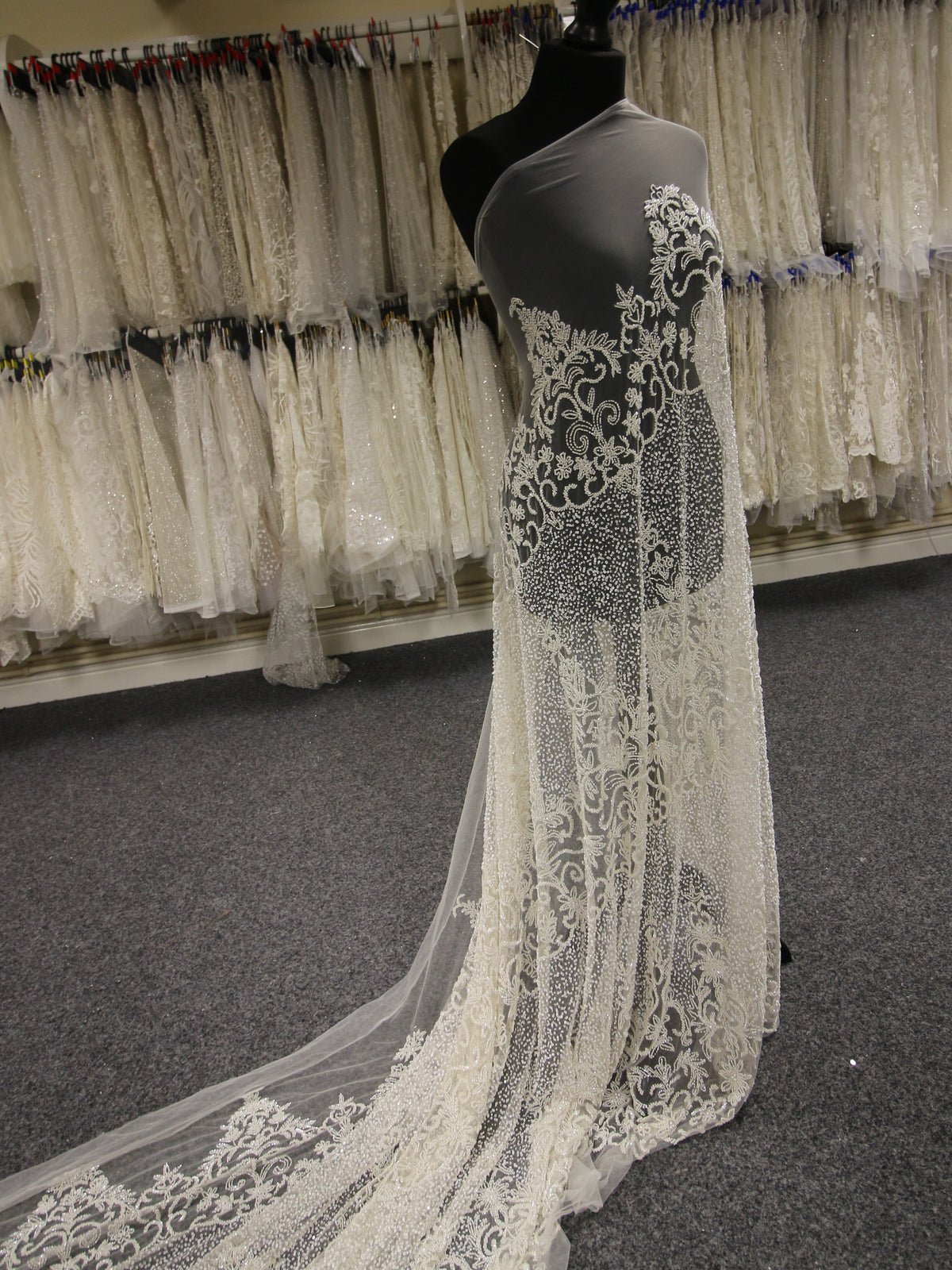 Elfenbeinfarbene Perlenspitze – Indie