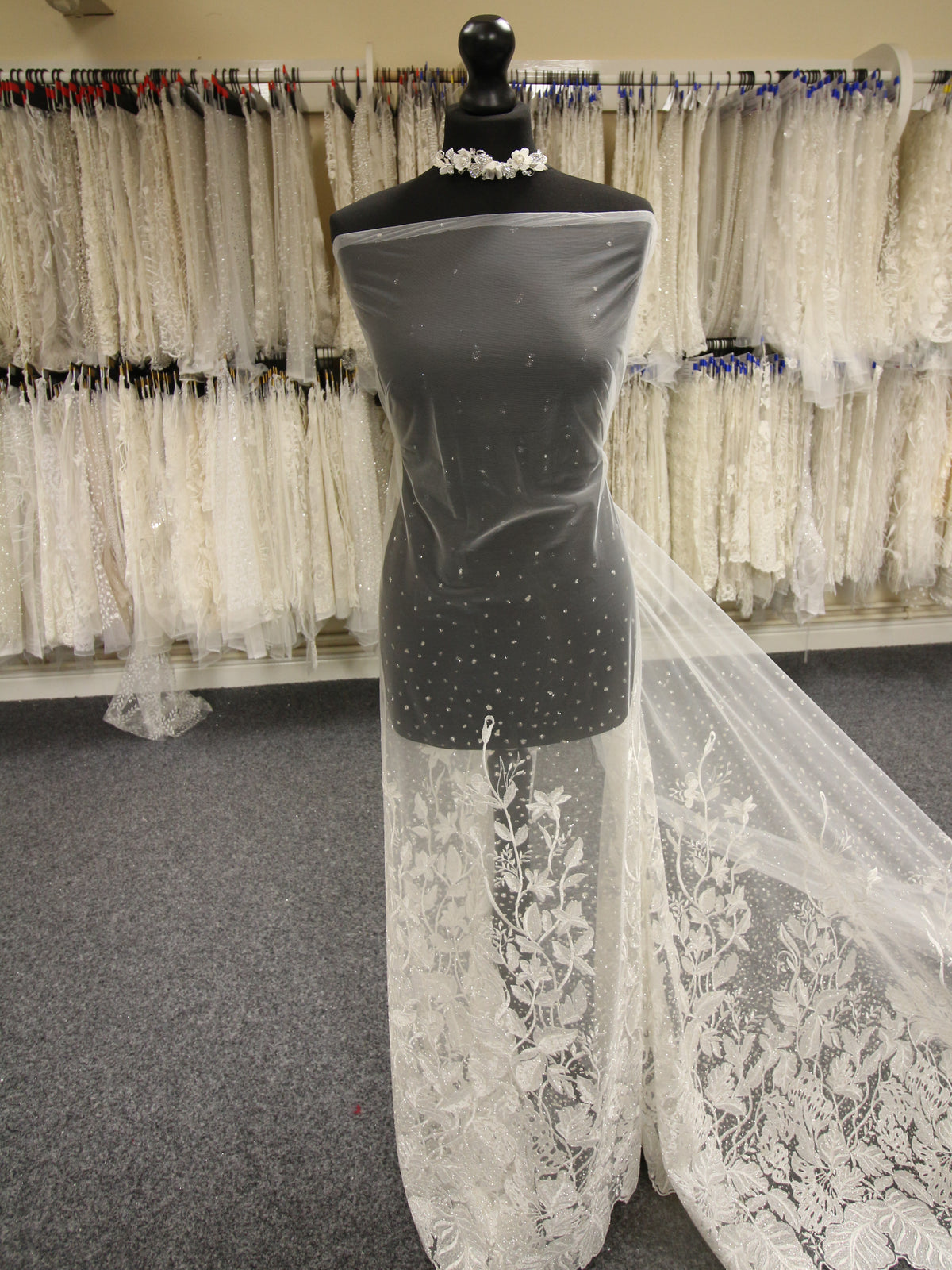 Elfenbeinfarbene bestickte Glitzerspitze – Metamorphose