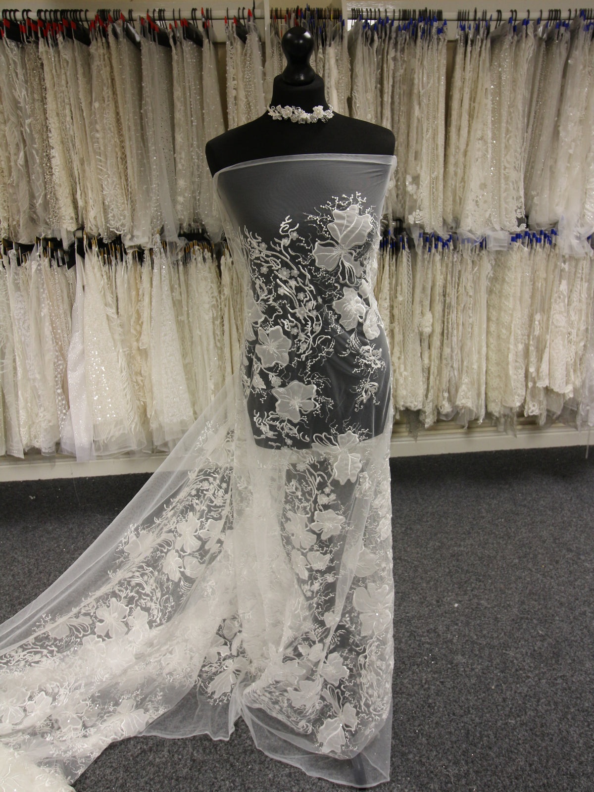 Elfenbeinfarbene Brautspitze – Roos