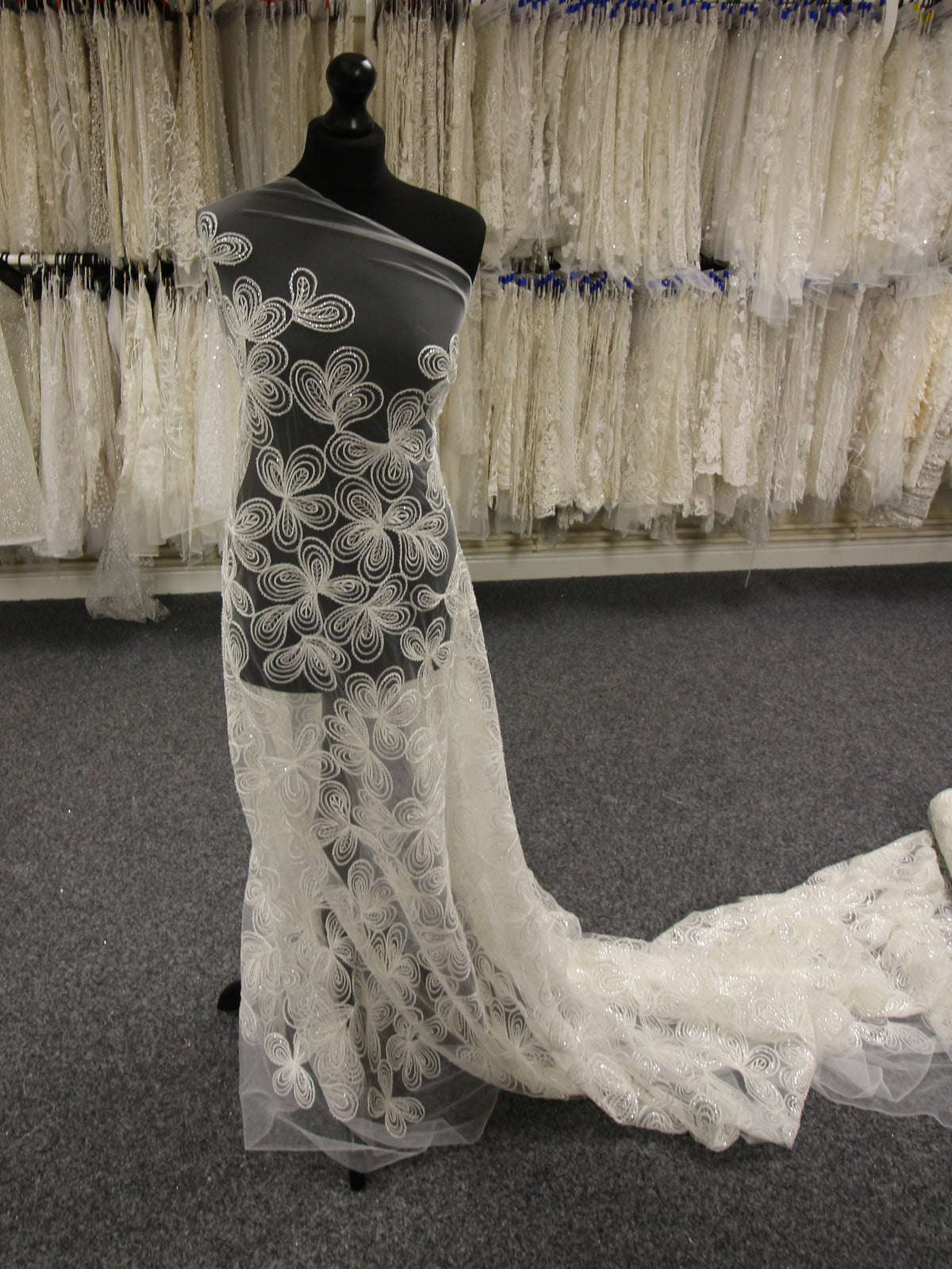 Elfenbeinbestickte Spitze - Sana